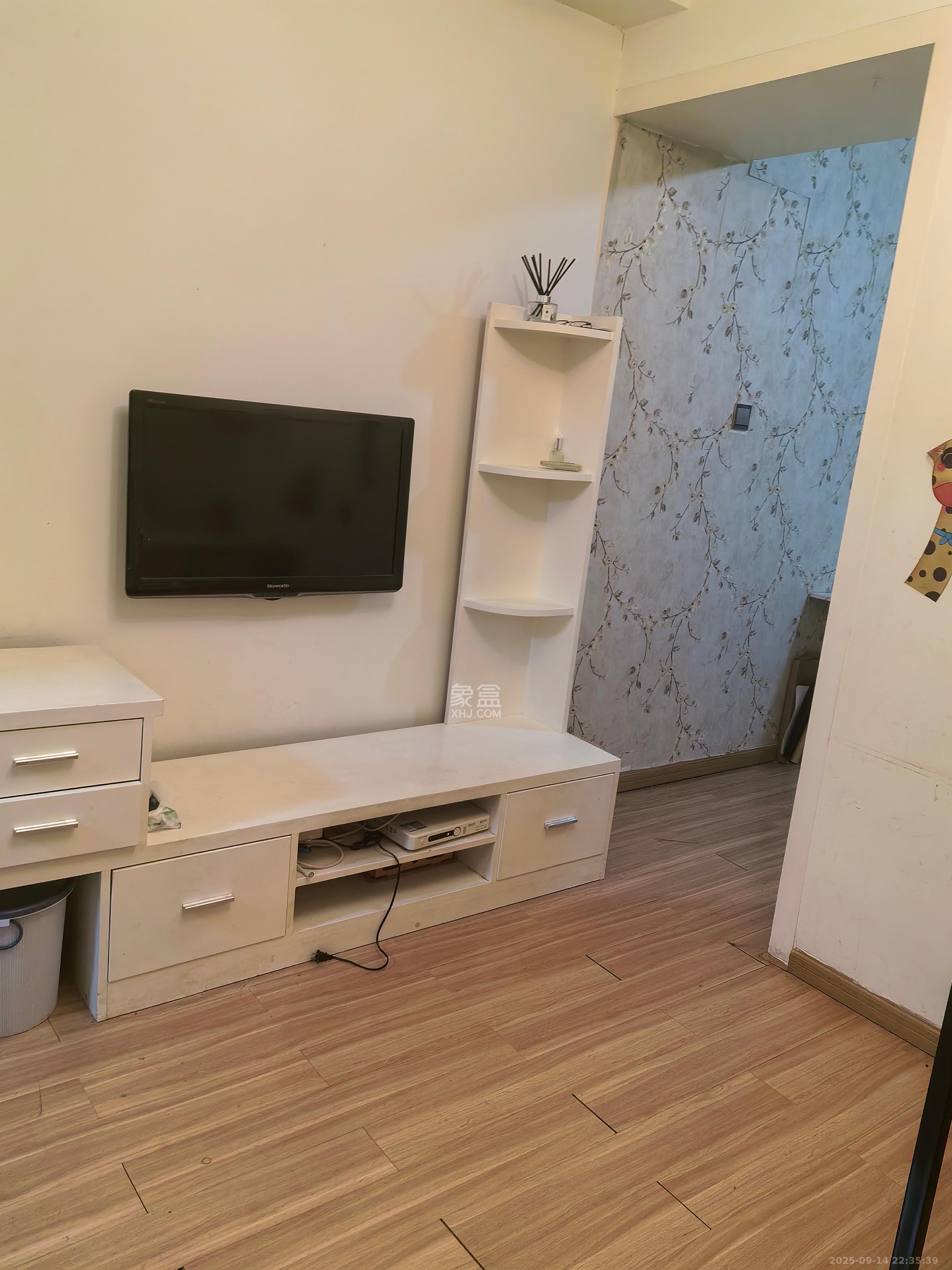 曙光领峰(曙光家园) 1室1厅1卫 1350.0元/月 曙光领峰(曙光家园) 1室1厅1卫 1350.0元/月室内图