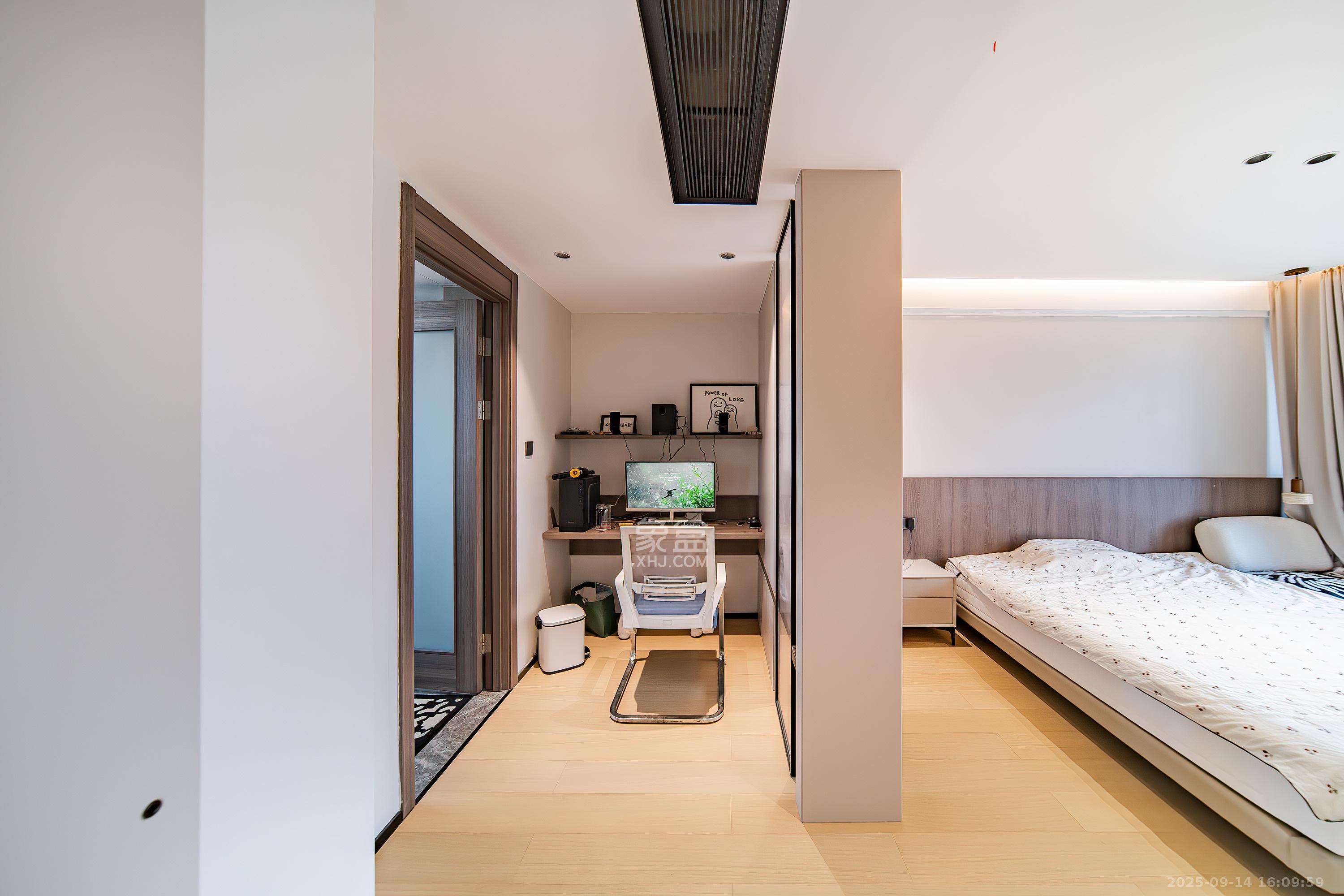 中海阅麓山一期 4室2厅2卫 235.0万 中海阅麓山一期 4室2厅2卫 235.0万卧室