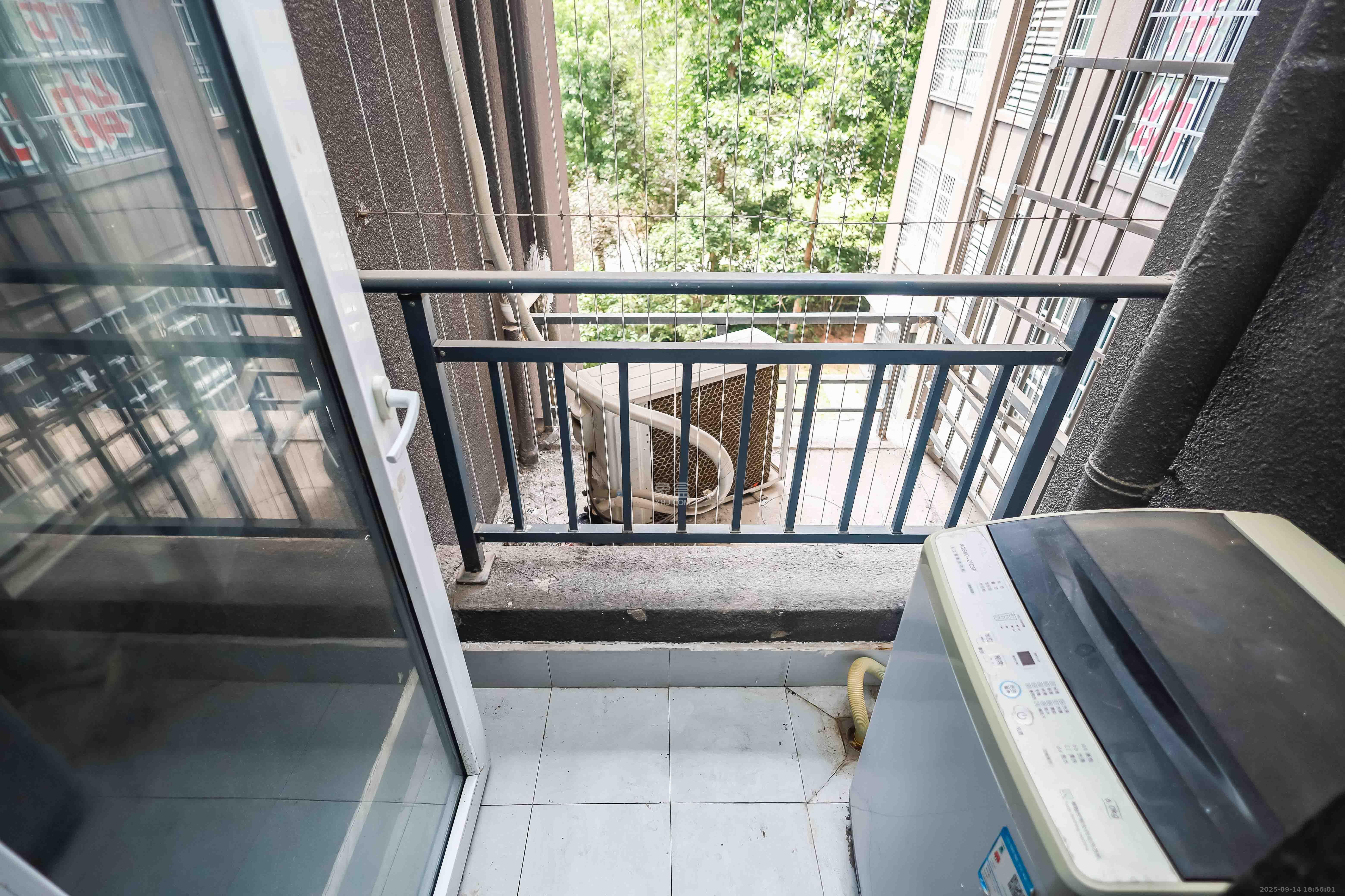 天麓尚层 3室2厅1卫 59.8万 天麓尚层 3室2厅1卫 59.8万阳台