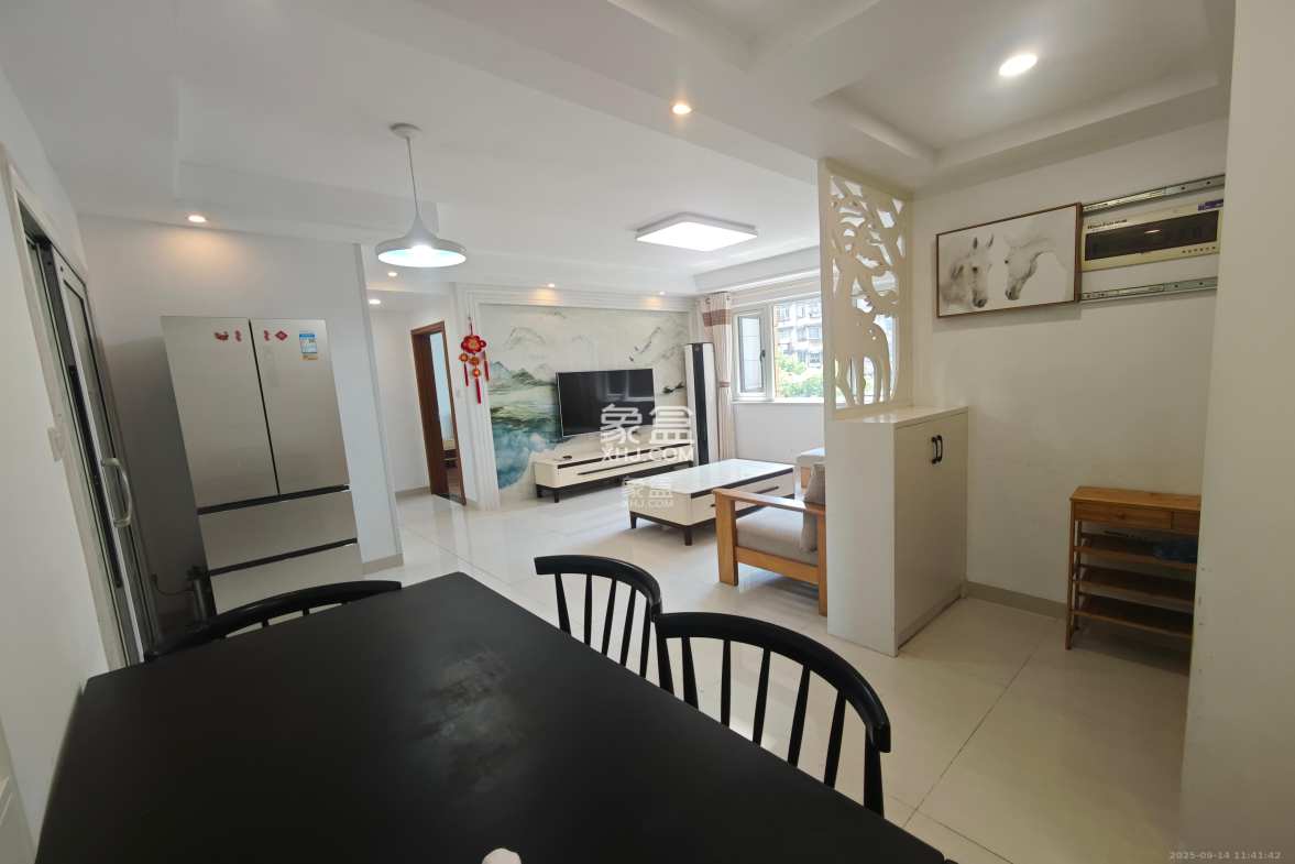 荣盛花语书苑 3室2厅1卫 2900.0元/月 荣盛花语书苑 3室2厅1卫 2900.0元/月室内图