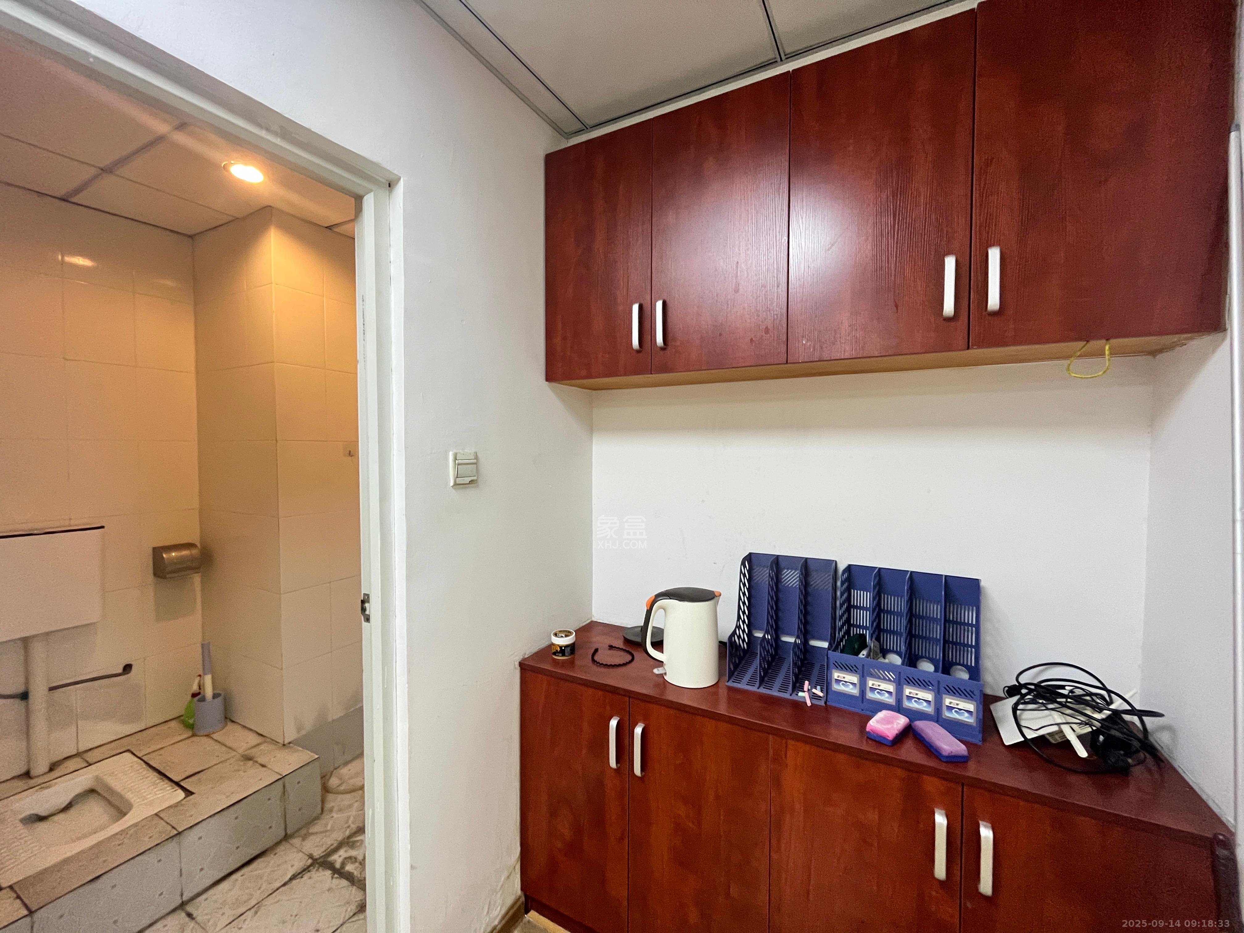 上城星座  1室1厅1卫    2200.0元/月室内图