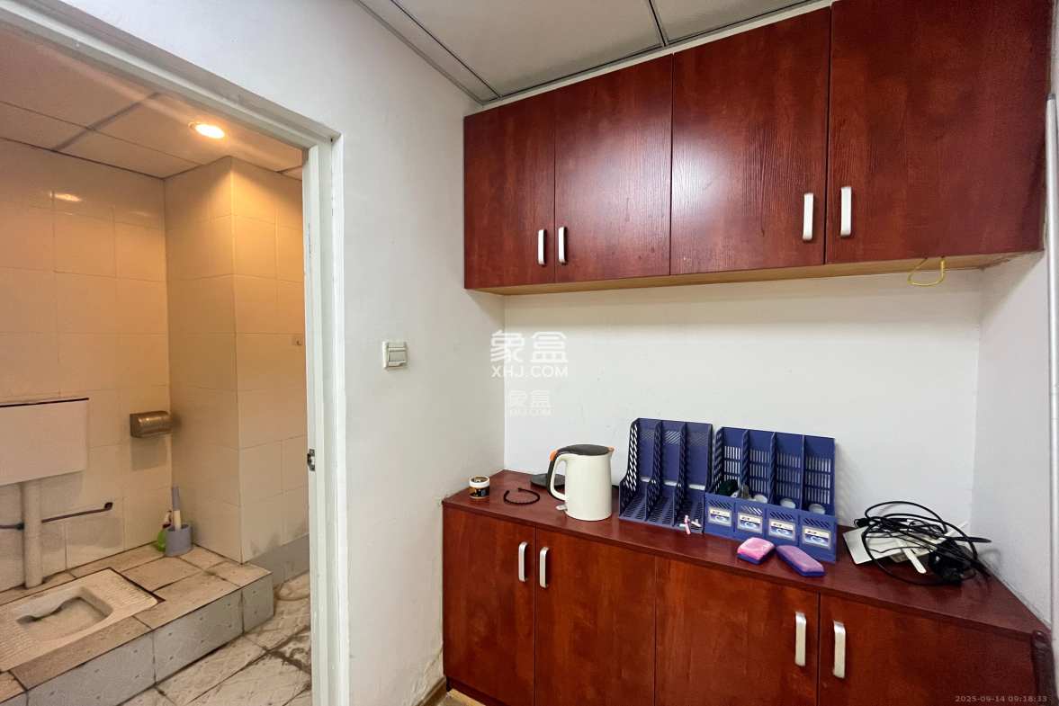 上城星座 1室1厅1卫 2200.0元/月 上城星座 1室1厅1卫 2200.0元/月室内图