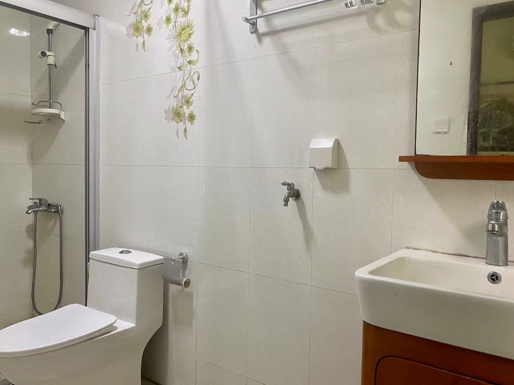 省人大机关住宅小区(海府一横路) 4室2厅2卫 242.0万 省人大机关住宅小区(海府一横路) 4室2厅2卫 242.0万客厅