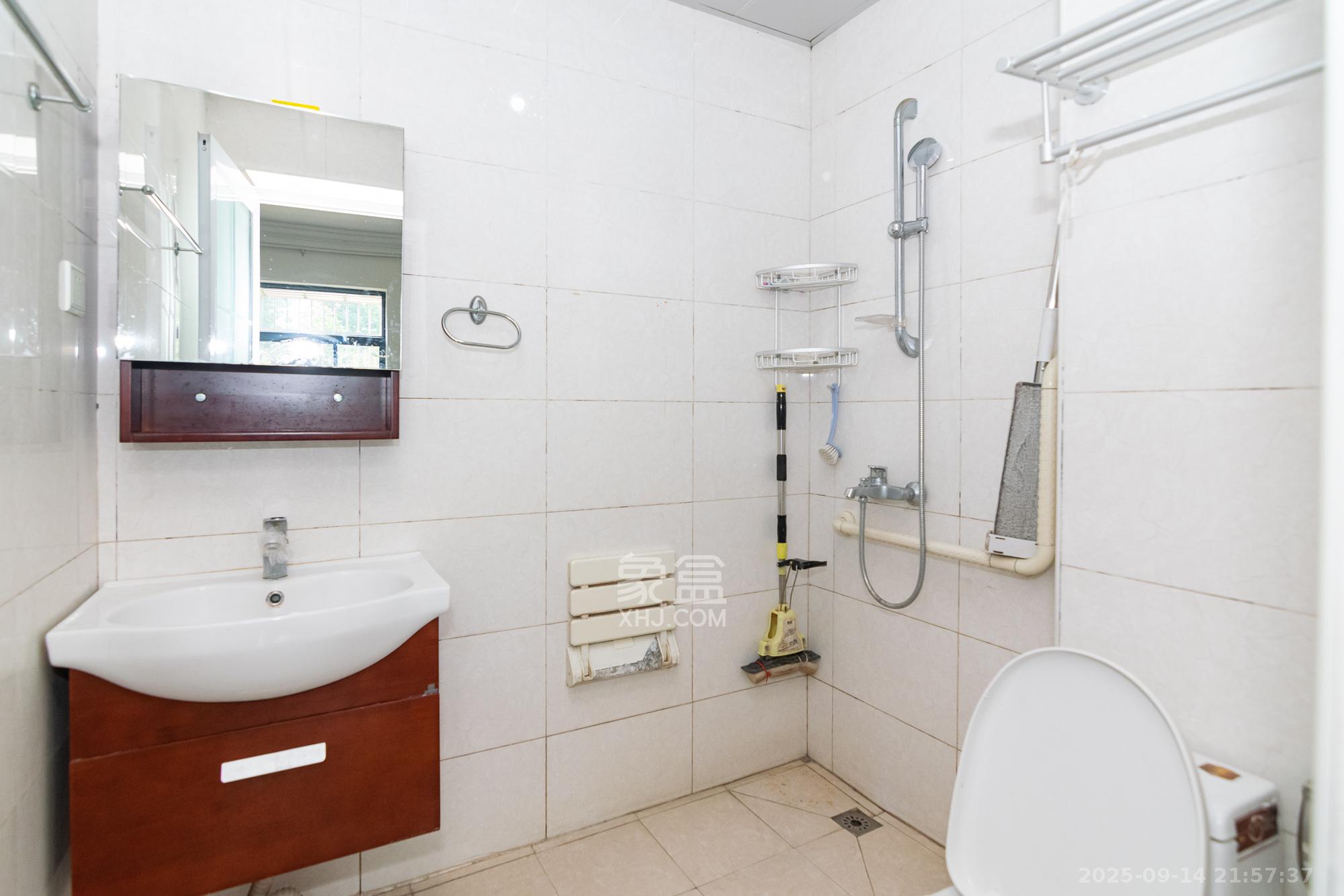 康乃馨老年生活示范城  1室1厅1卫    38.0万 康乃馨老年生活示范城  1室1厅1卫    38.0万卫生间