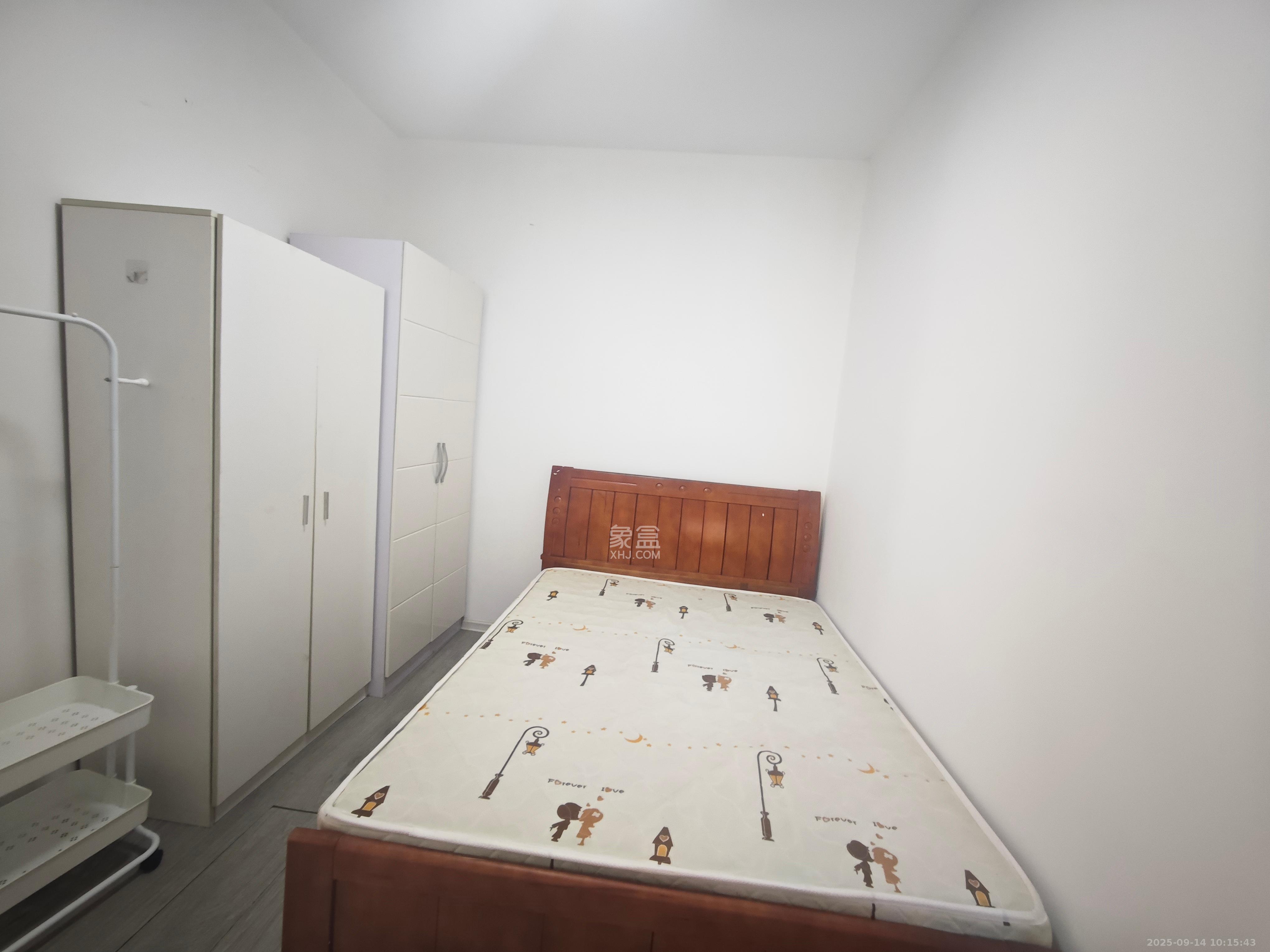 洋湖时代  3室2厅1卫    1900.0元/月室内图