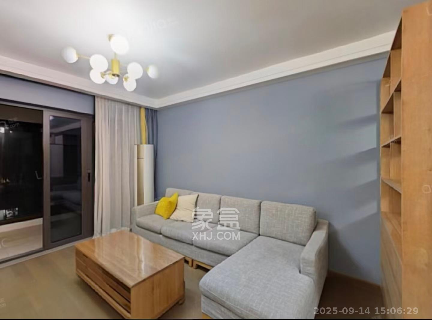 阳光城尚东湾蓝莓苑  3室2厅2卫    3300.0元/月