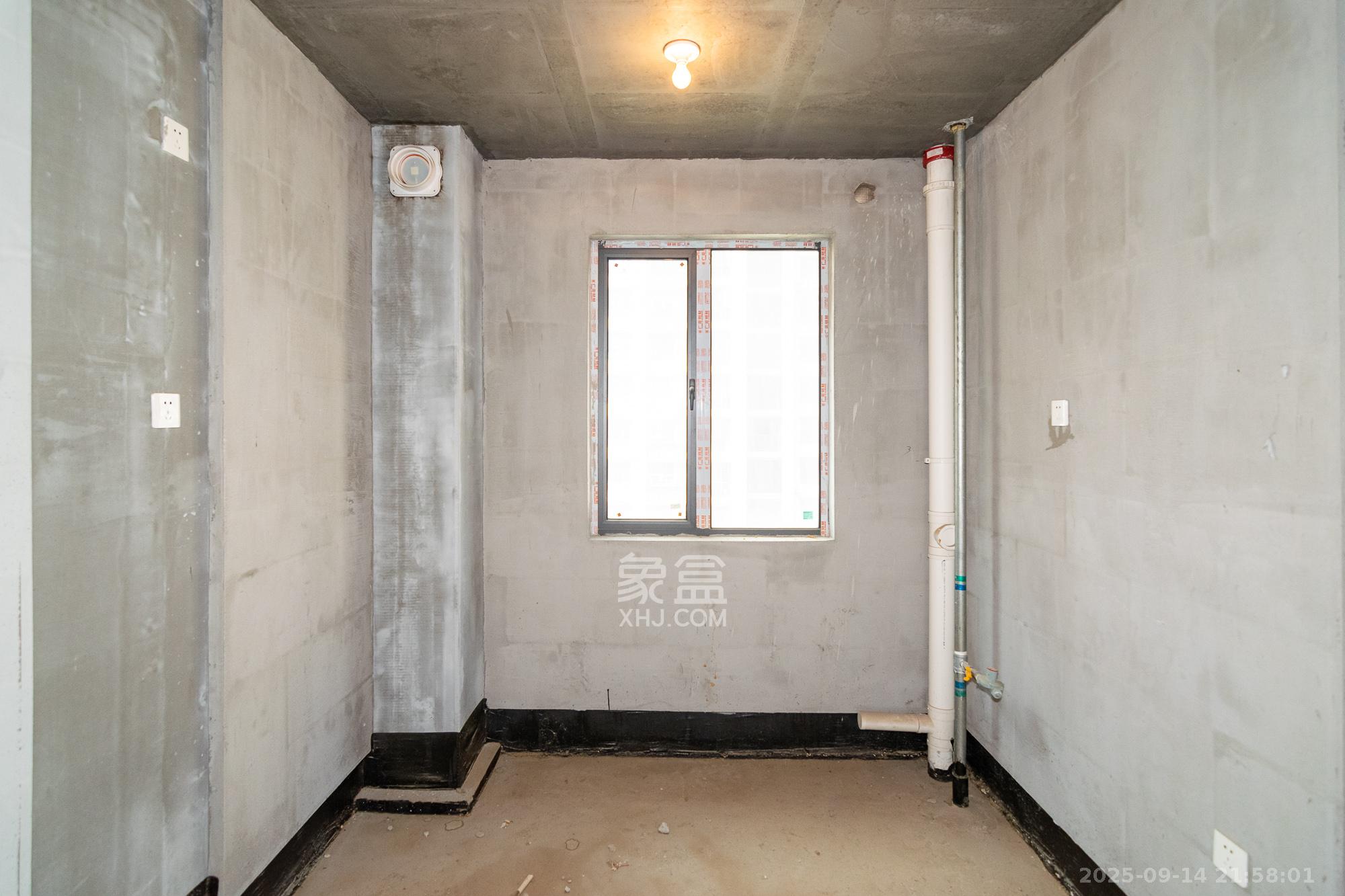 澳海望洲府  4室2厅2卫    82.0万厨房