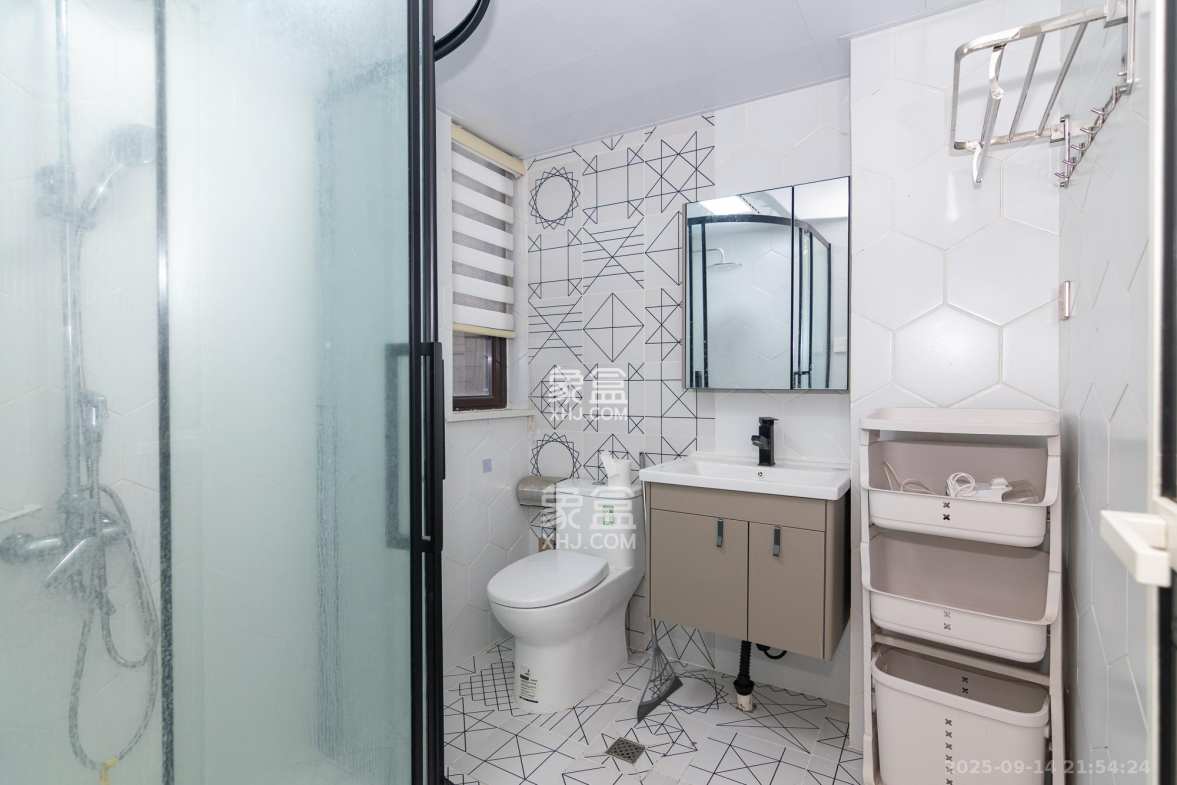 春晖花园 4室2厅1卫 98.80万 春晖花园 4室2厅1卫 98.80万卫生间