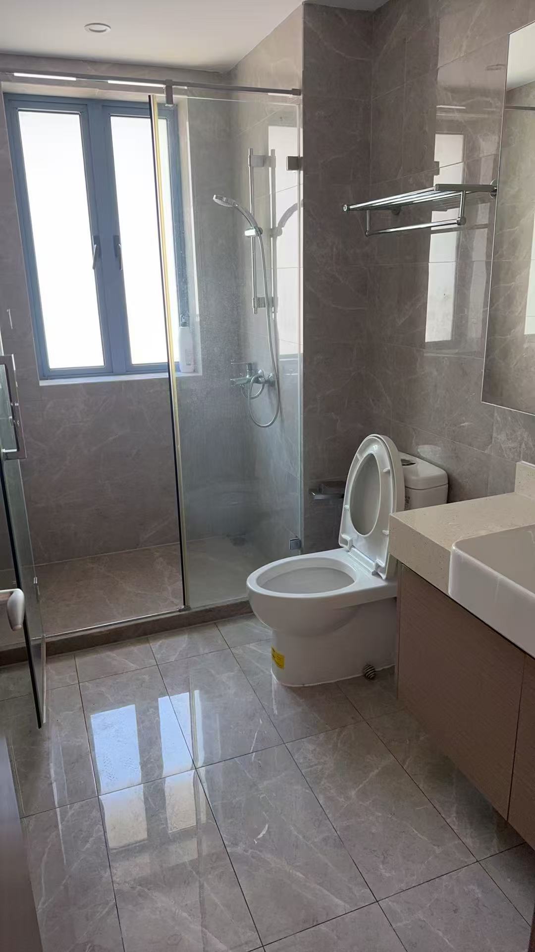 环球100宝龙城  3室2厅1卫    1800.0元/月 环球100宝龙城  3室2厅1卫    1800.0元/月室内图