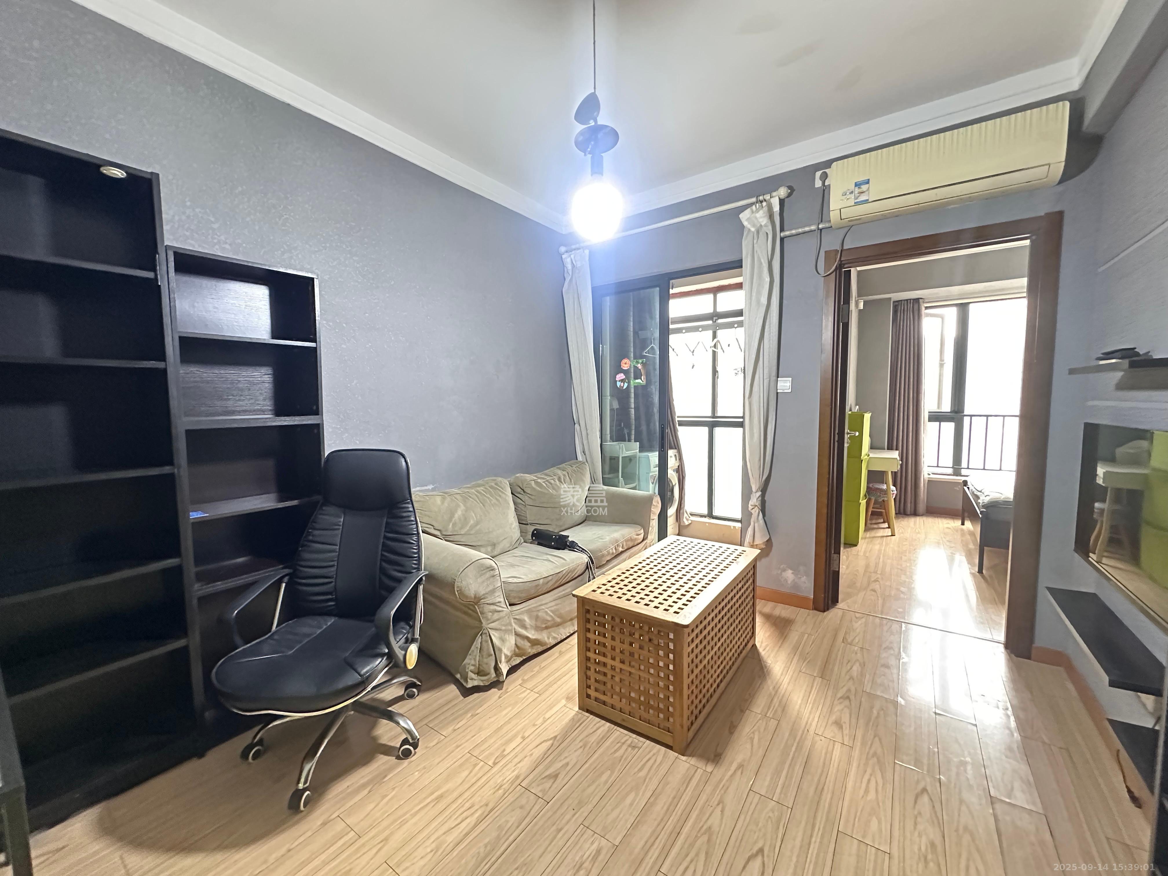 藏珑湖上国际花园  1室1厅1卫    1750.0元/月室内图