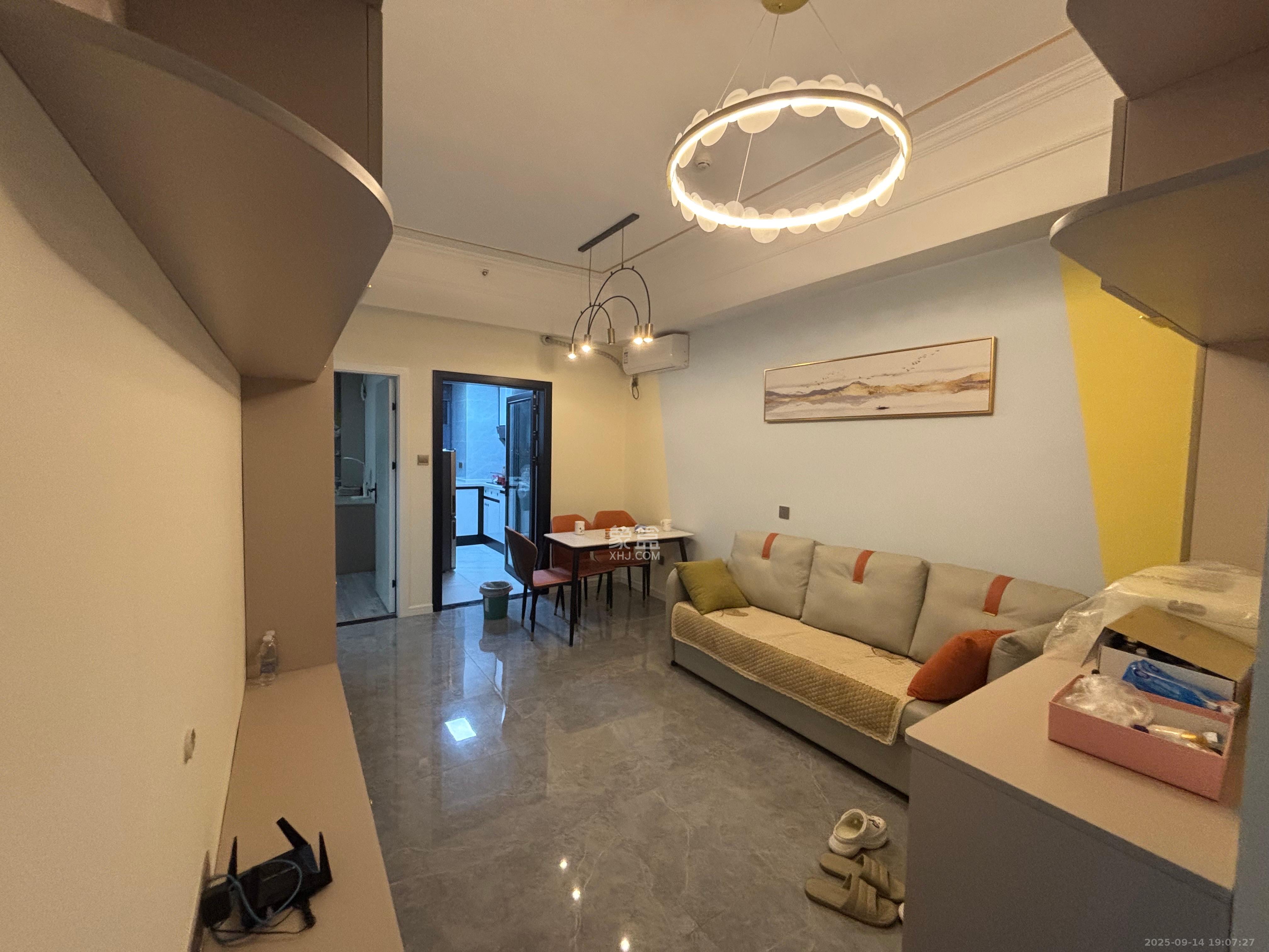 湘一书香里 2室2厅1卫 2200.0元/月 湘一书香里 2室2厅1卫 2200.0元/月室内图