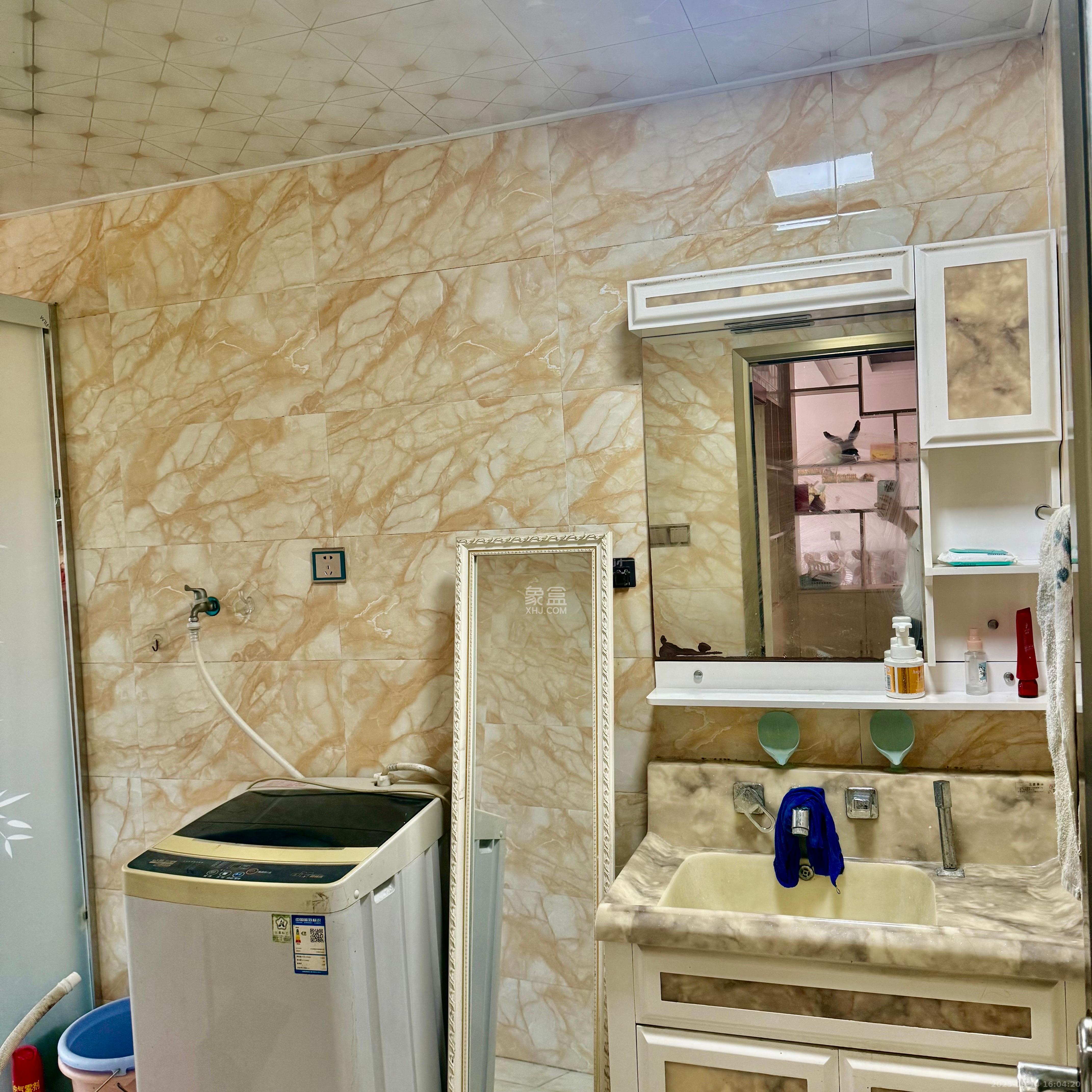 大桥四区  3室2厅2卫    2700.0元/月室内图