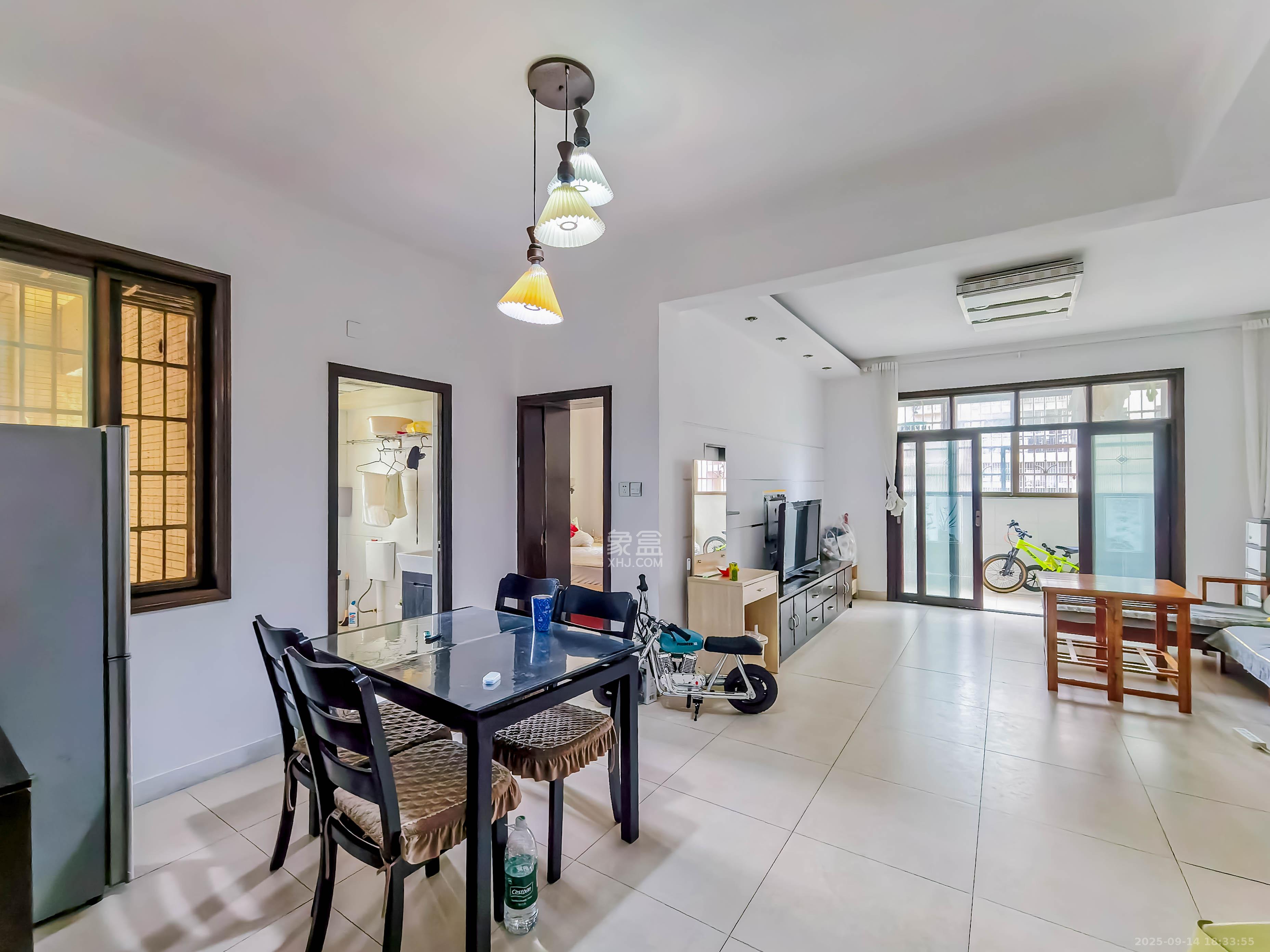 湘核佳苑  2室2厅1卫    62.0万 湘核佳苑  2室2厅1卫    62.0万客厅