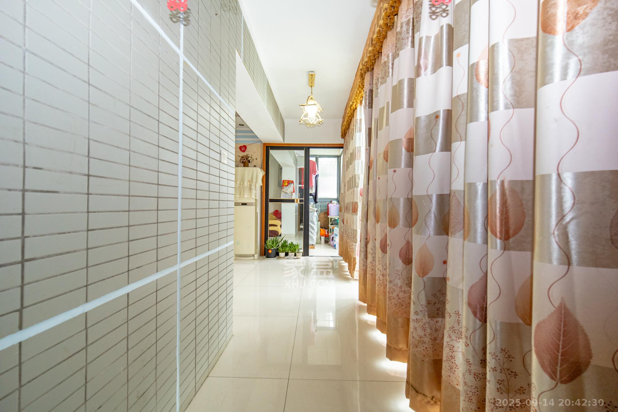 尚都花园城 3室2厅2卫 55.0万 尚都花园城 3室2厅2卫 55.0万阳台