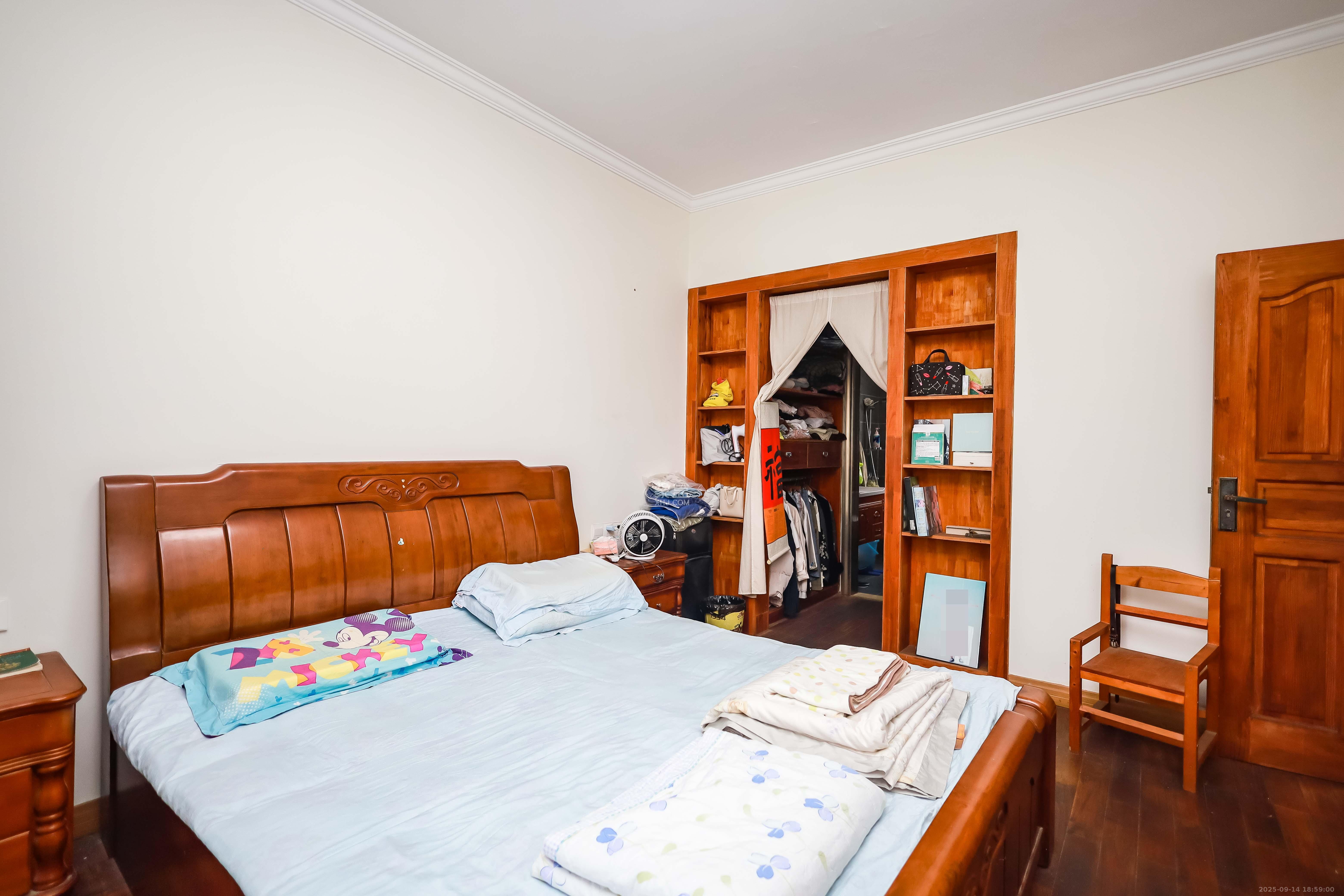 莱茵城 3室2厅2卫 92.8万 莱茵城 3室2厅2卫 92.8万卧室