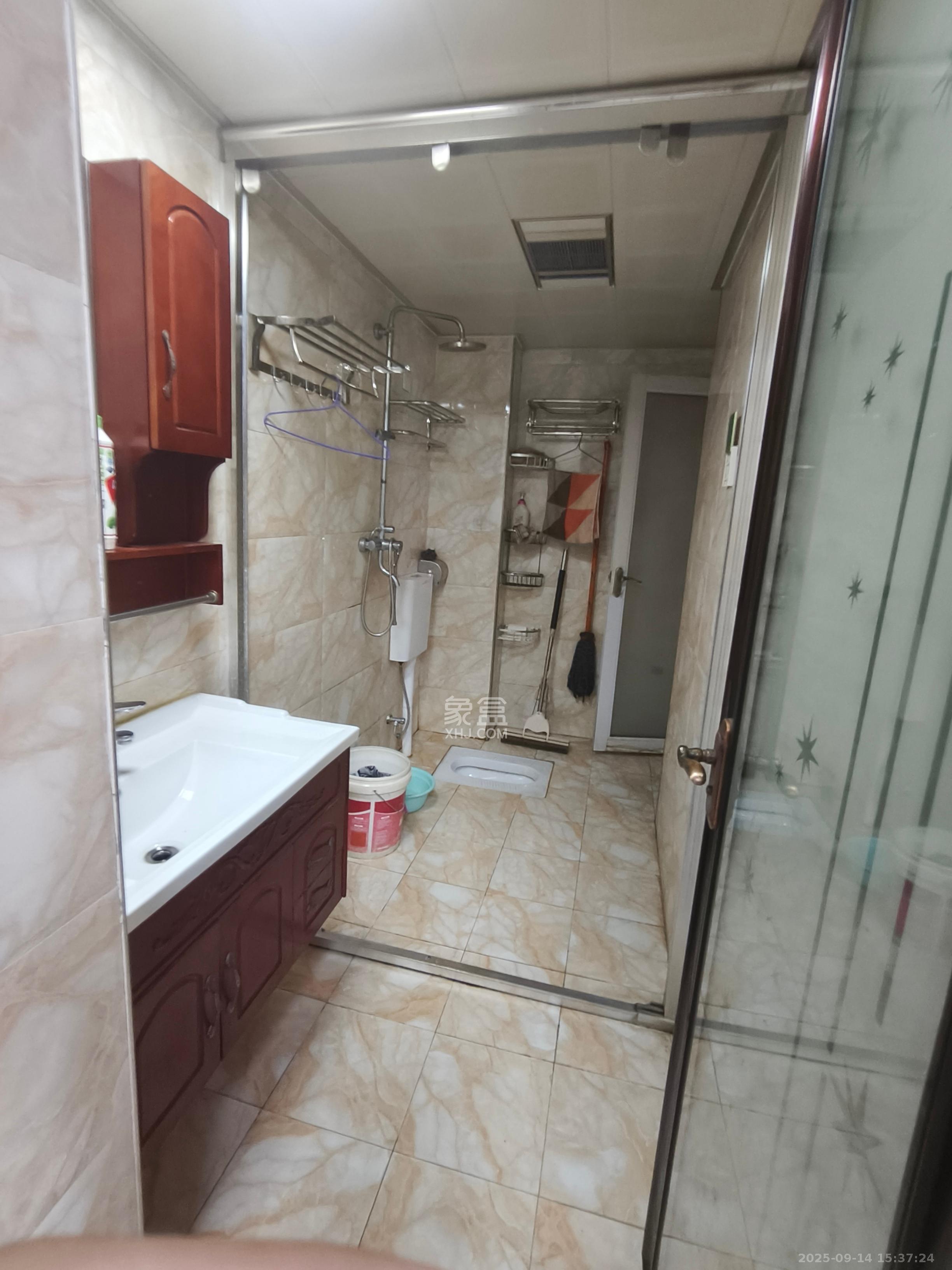 百纳广场(百纳公寓) 3室1厅1卫 3000.0元/月 百纳广场(百纳公寓) 3室1厅1卫 3000.0元/月室内图