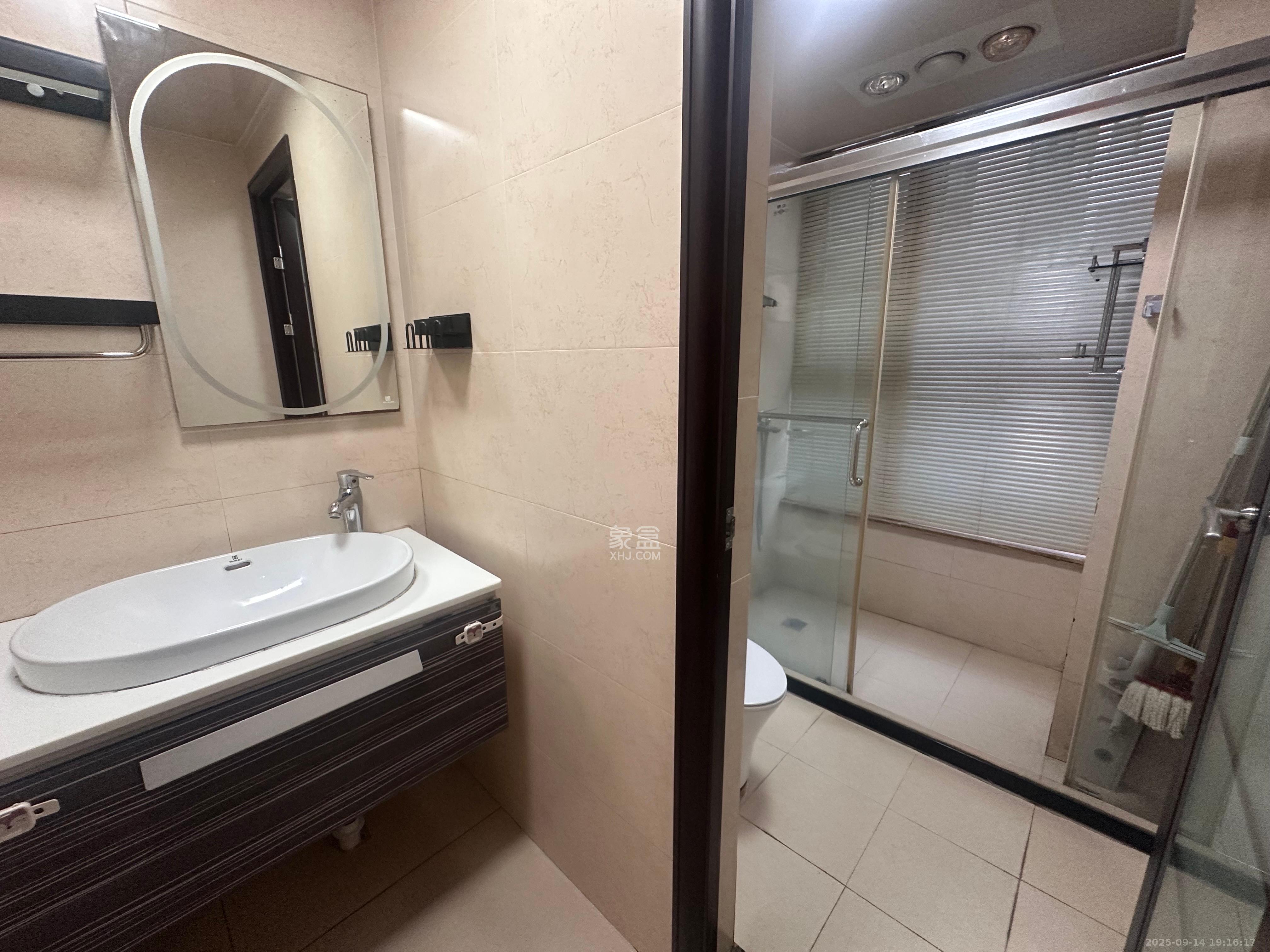 藏珑湖上国际花园 2室2厅1卫 2800.0元/月 藏珑湖上国际花园 2室2厅1卫 2800.0元/月室内图