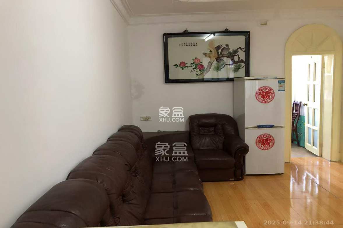 人民中路窑岭湘剧院单位房  2室1厅1卫    2000.0元/月 人民中路窑岭湘剧院单位房  2室1厅1卫    2000.0元/月室内图