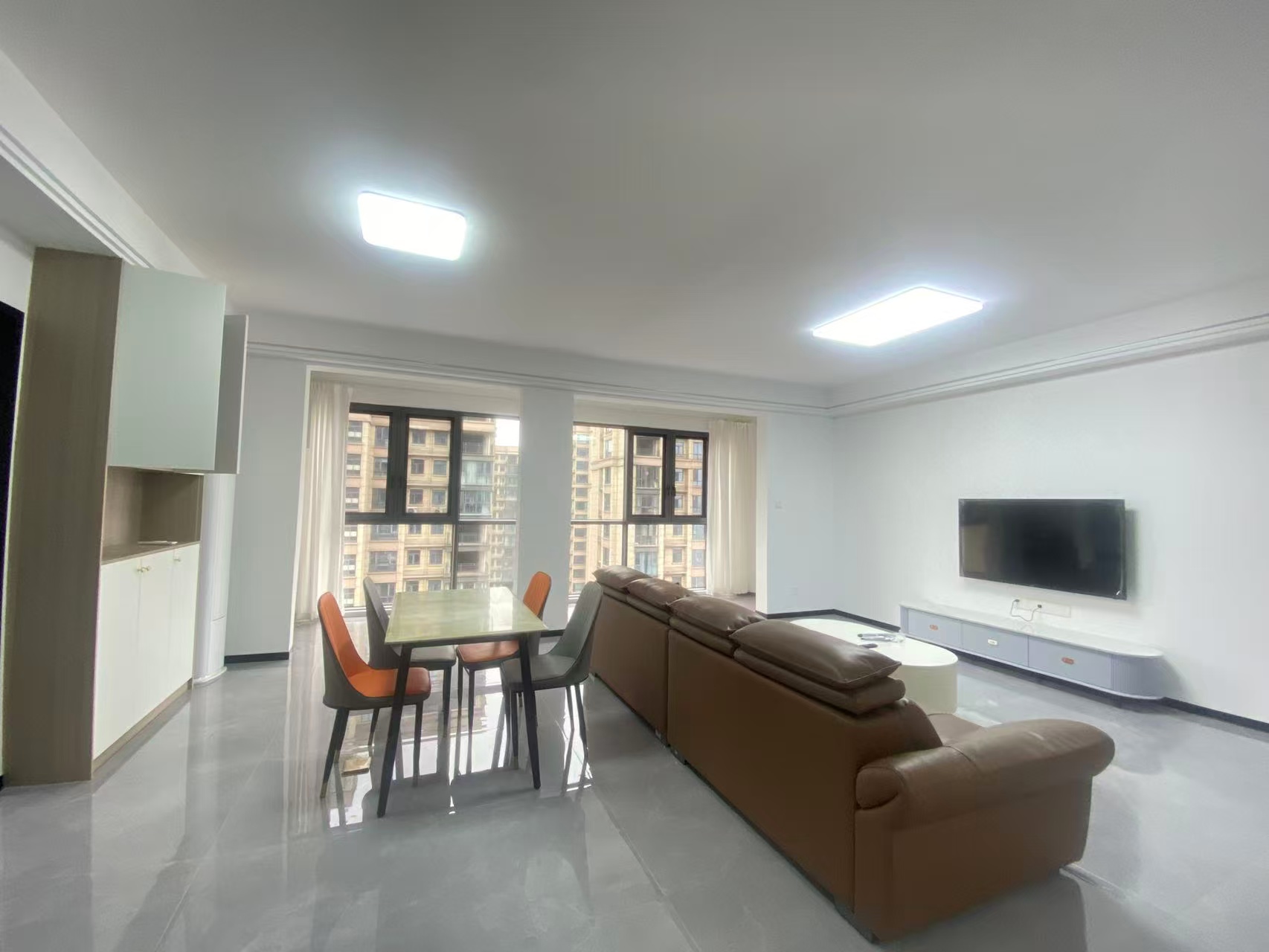 梓湖馨苑 3室2厅2卫 2500.0元/月 梓湖馨苑 3室2厅2卫 2500.0元/月室内图