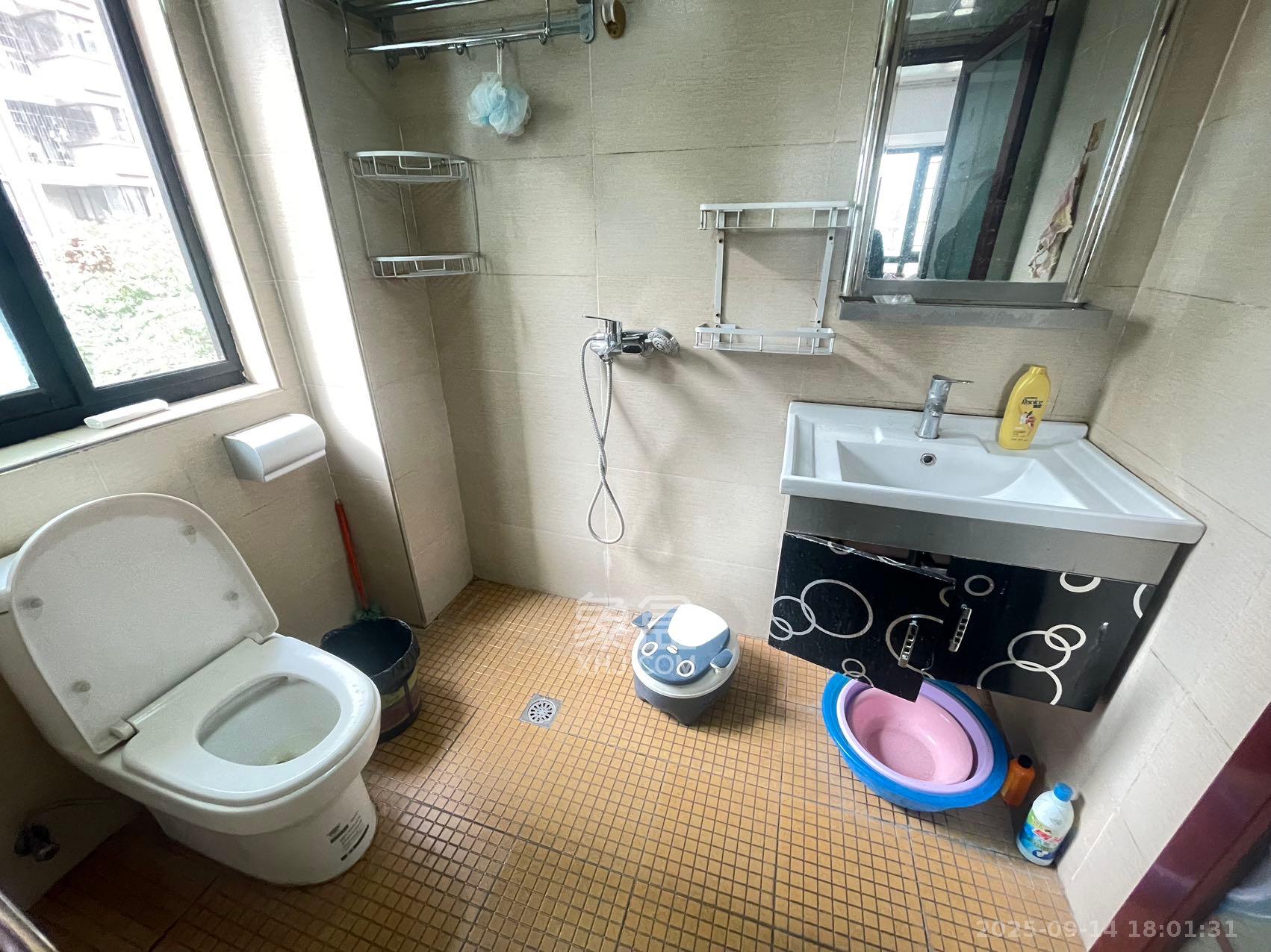 阿普阿布  4室2厅2卫   2600.00元/月室内图