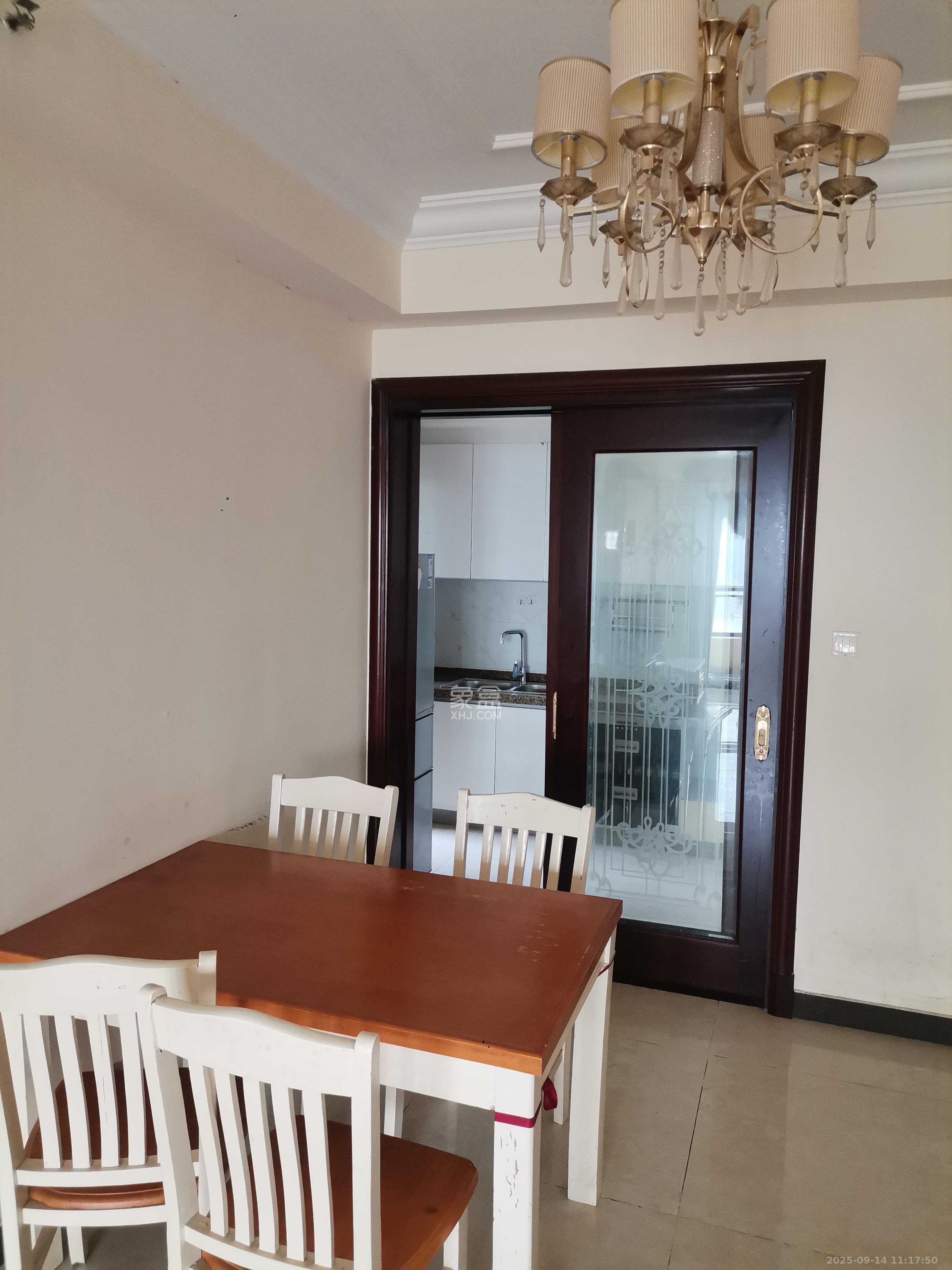 恒大御景半岛锦绣苑 3室2厅2卫 3300.0元/月 恒大御景半岛锦绣苑 3室2厅2卫 3300.0元/月室内图