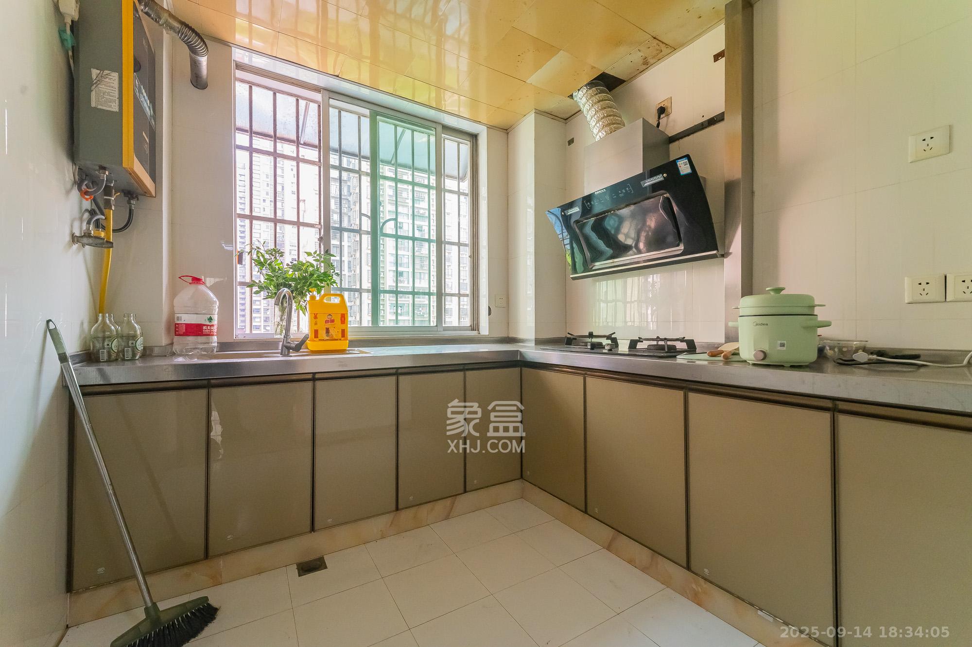 茶叶大市场“山水茗园”  1室2厅1卫    40.0万 茶叶大市场“山水茗园”  1室2厅1卫    40.0万厨房