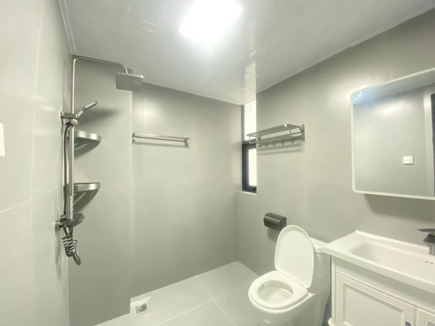 梓湖馨苑 3室2厅2卫 2500.0元/月 梓湖馨苑 3室2厅2卫 2500.0元/月室内图