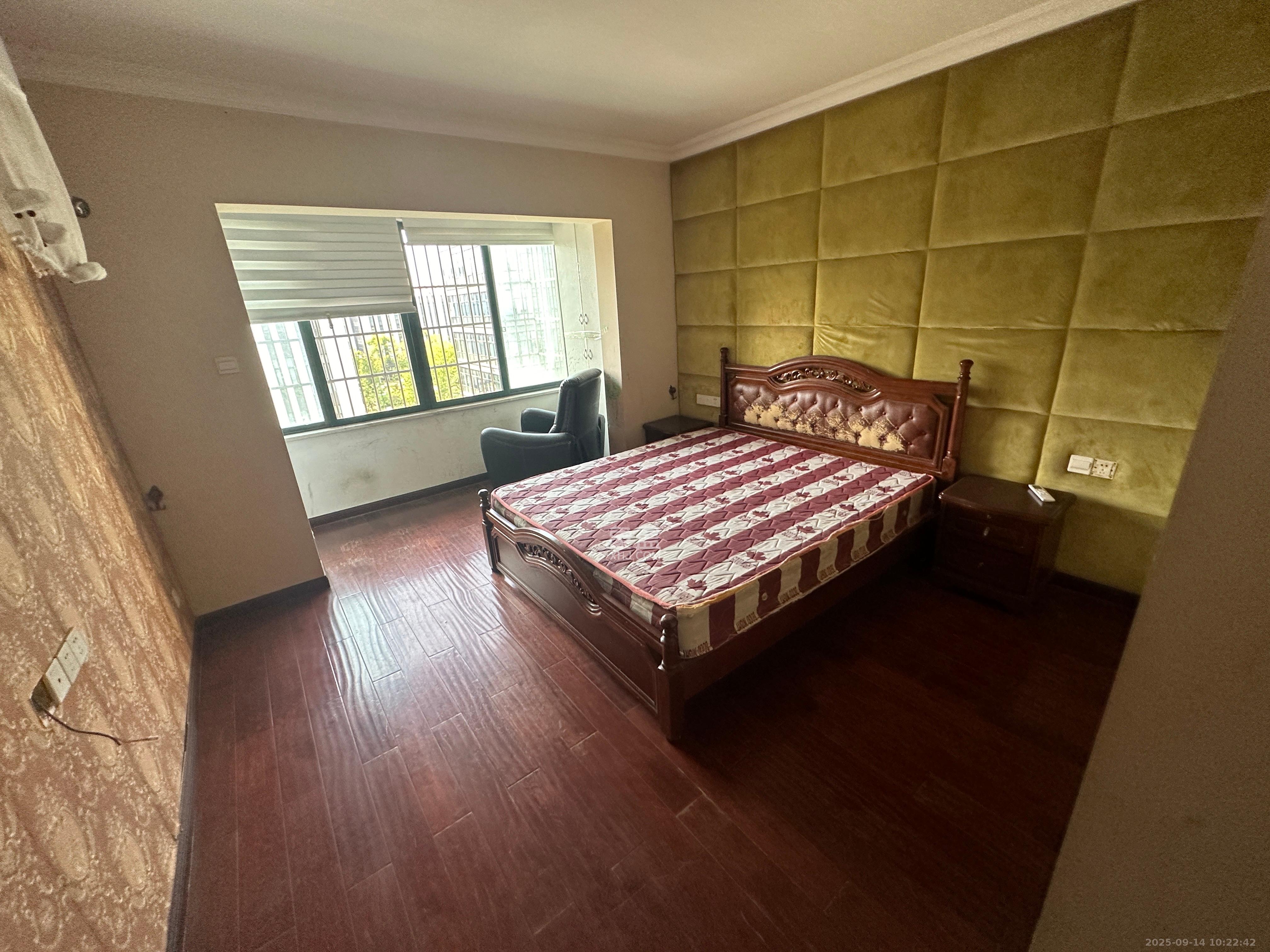 麓枫和苑  3室2厅2卫    3000.0元/月室内图