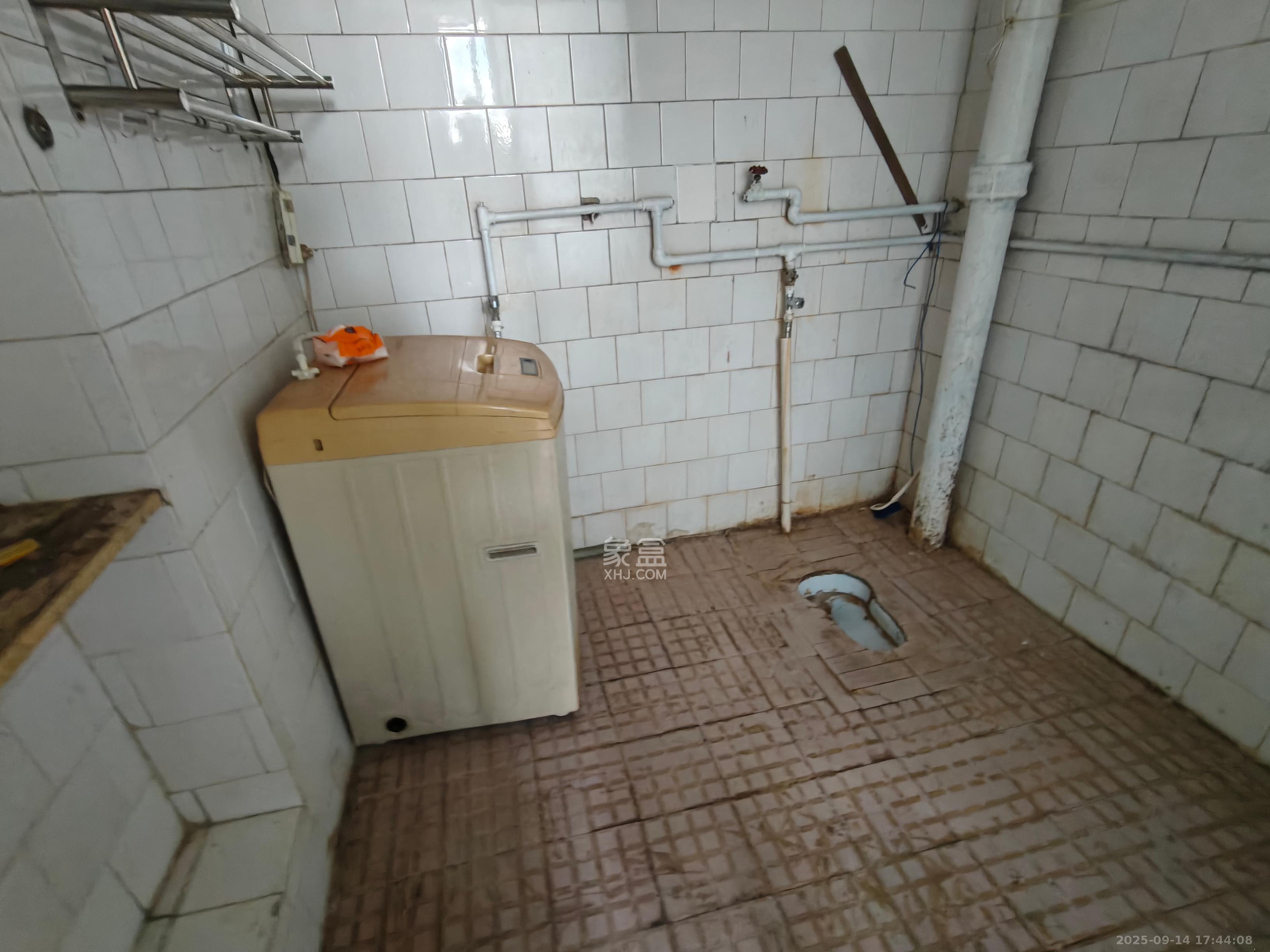 物资厅宿舍(五一大道) 2室1厅1卫 2200.0元/月 物资厅宿舍(五一大道) 2室1厅1卫 2200.0元/月室内图