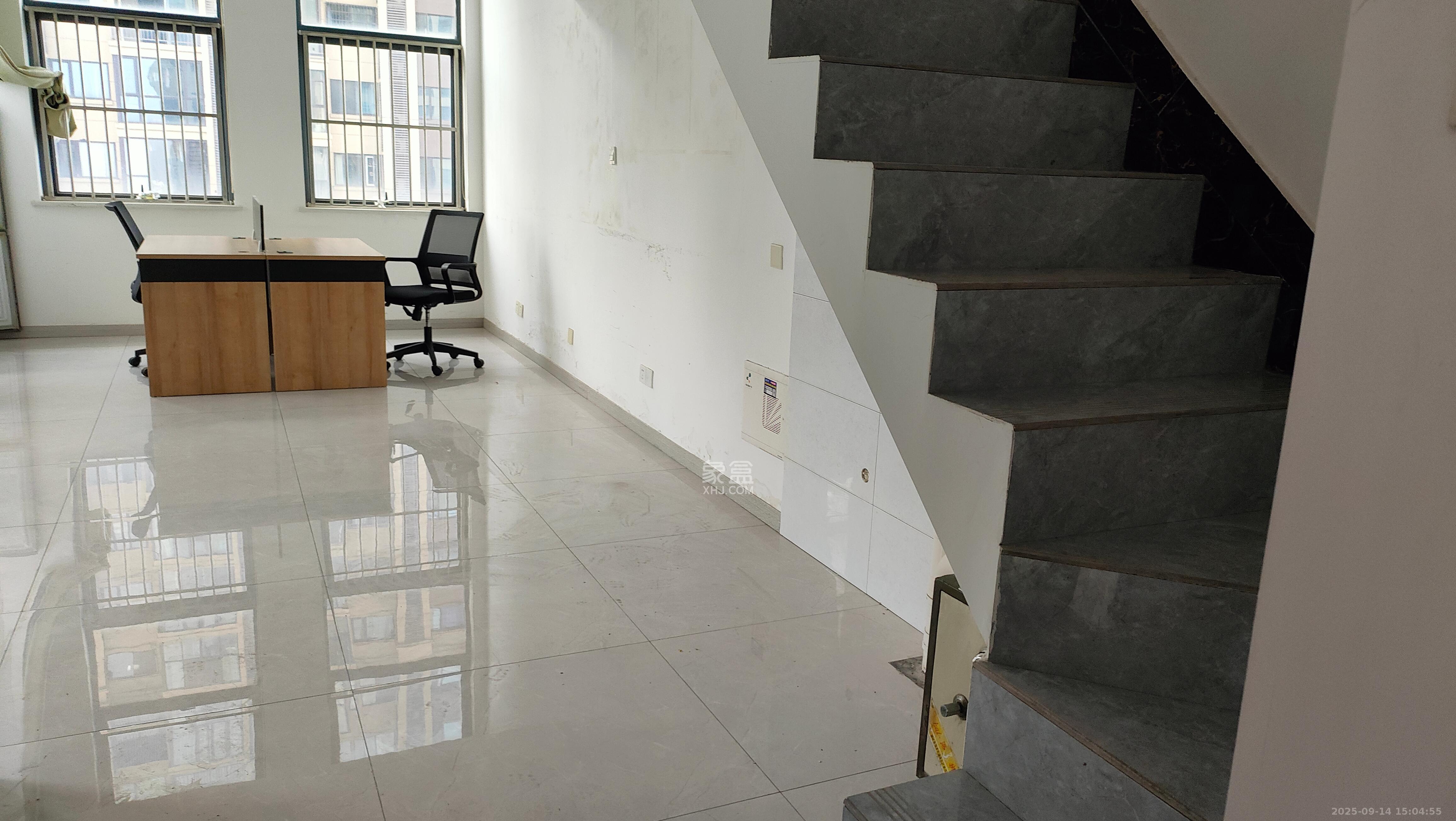 华润置地广场二期  1室1厅1卫    1900.0元/月室内图