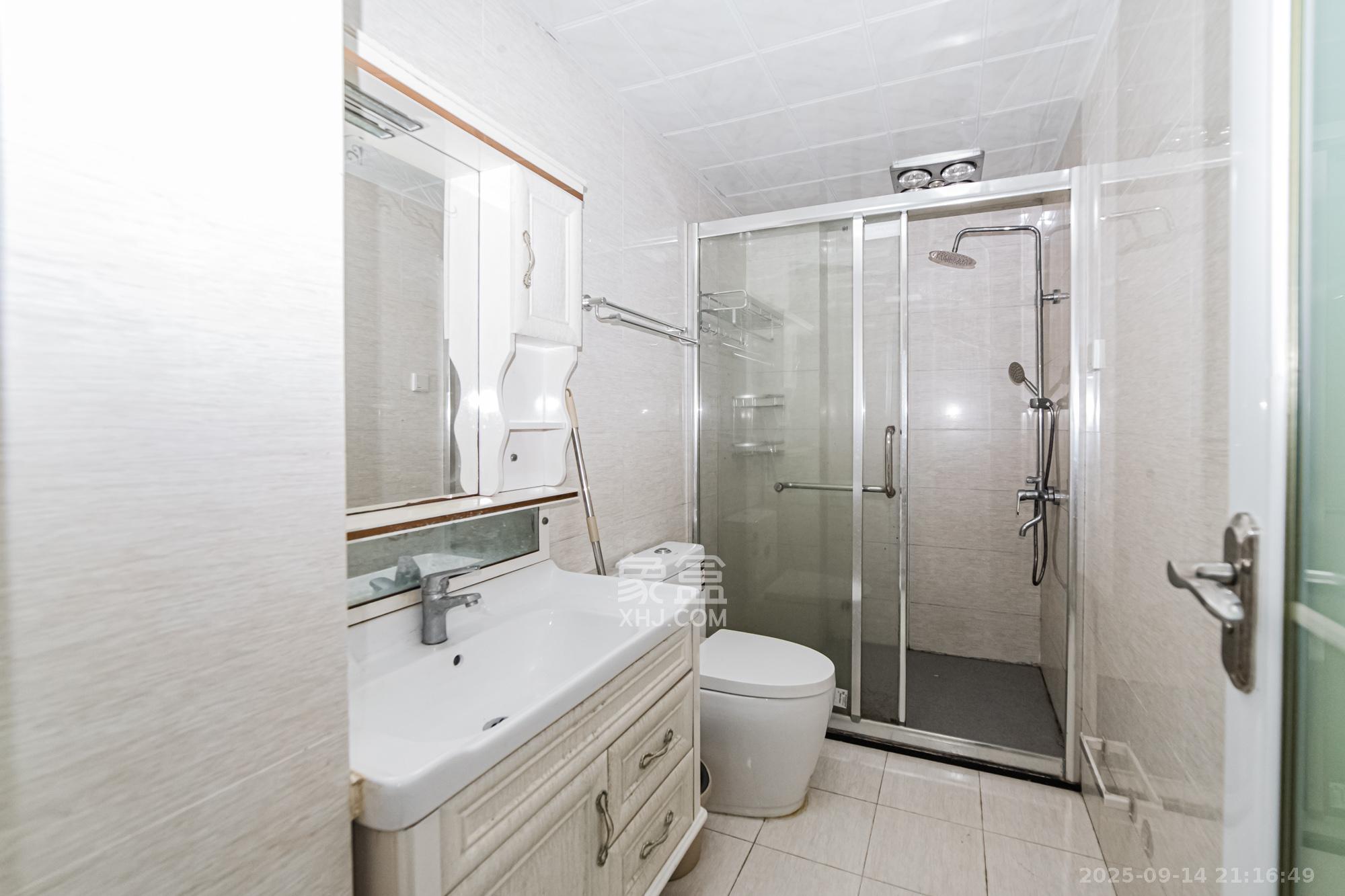 北辰三角洲E3区 1室1厅1卫 54.8万 北辰三角洲E3区 1室1厅1卫 54.8万卫生间