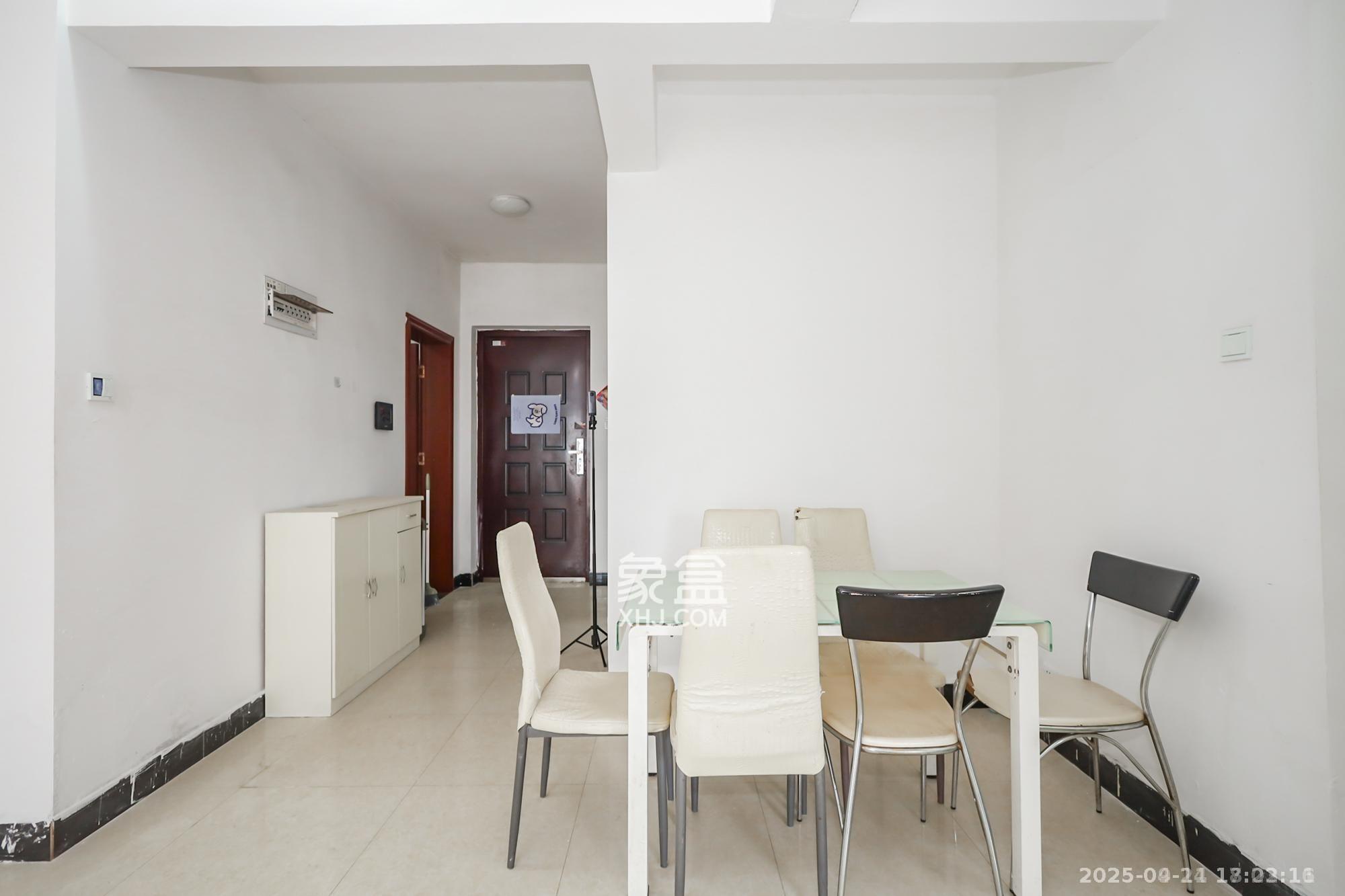 世茂铂翠湾二期 3室2厅1卫 2800.0元/月 世茂铂翠湾二期 3室2厅1卫 2800.0元/月室内图