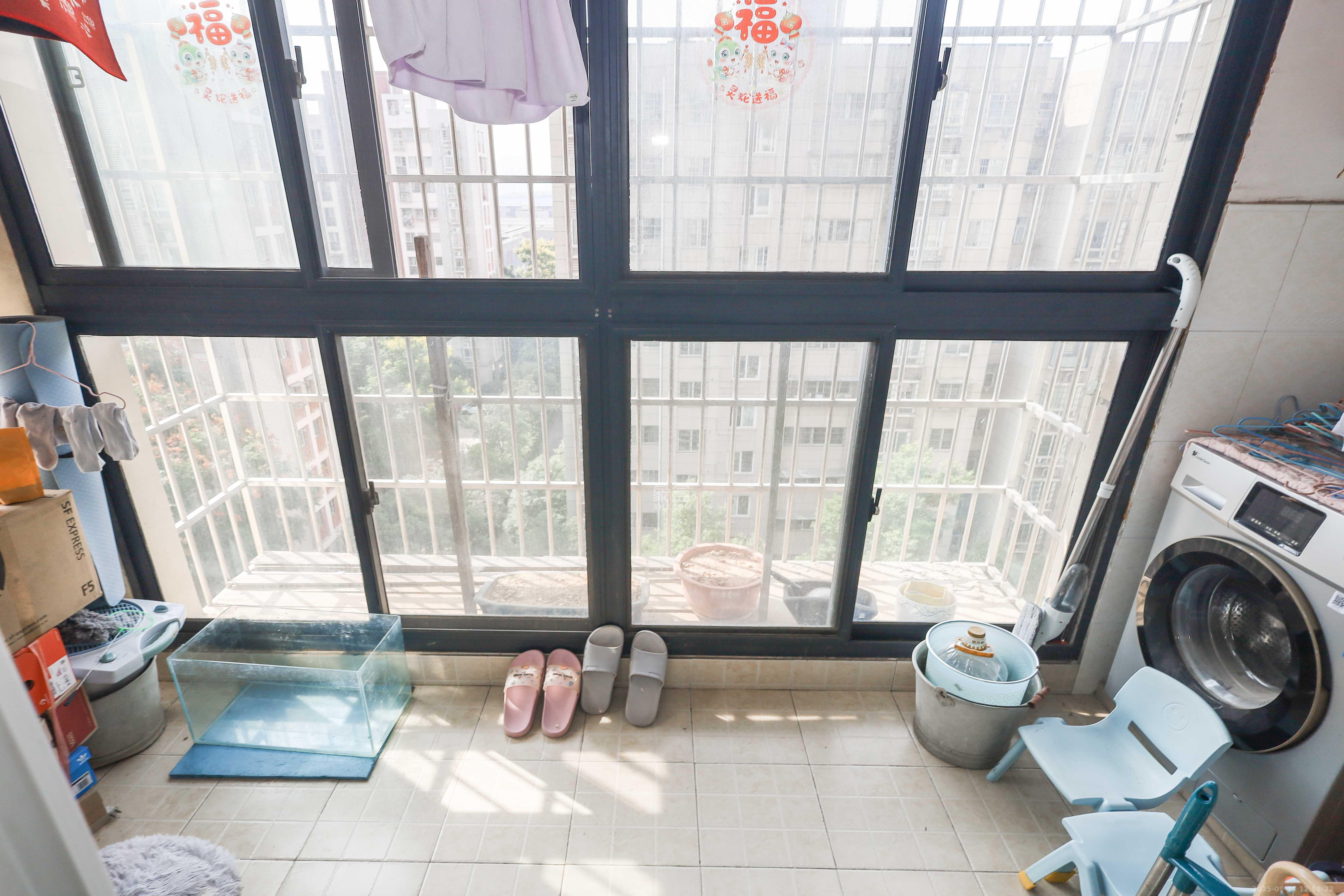 可可小城(麓谷可可小城) 2室2厅1卫 76.8万 可可小城(麓谷可可小城) 2室2厅1卫 76.8万阳台