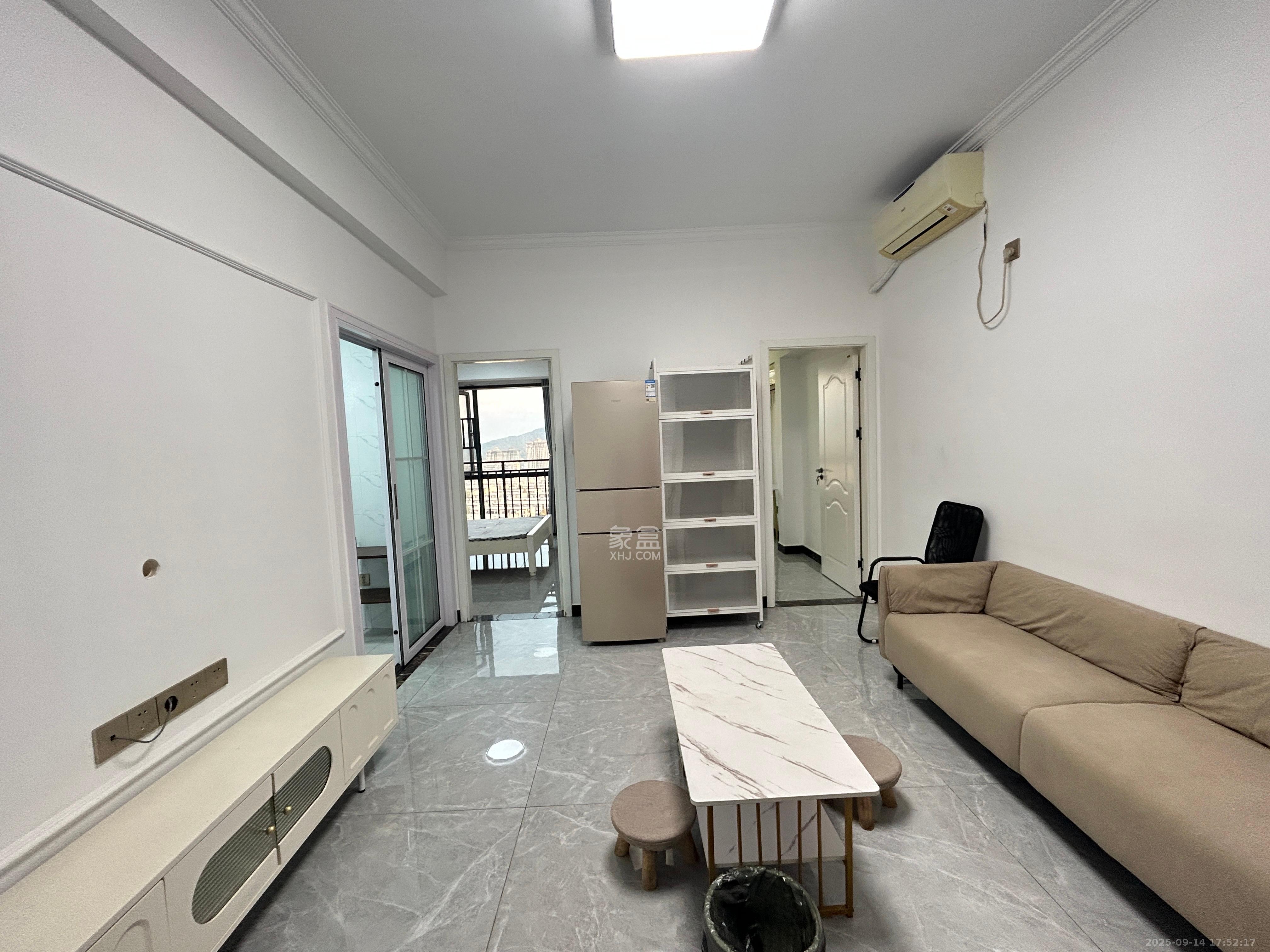 地华梅溪湖畔  2室2厅1卫    1999.0元/月室内图