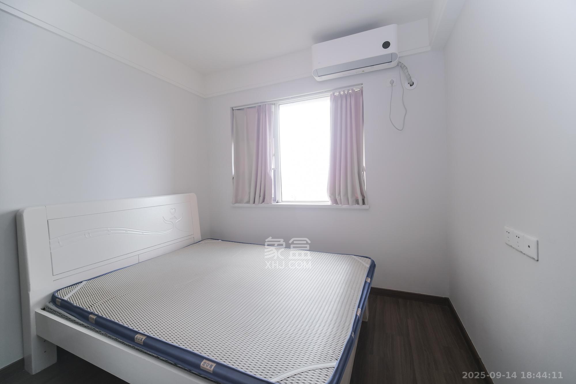 保利香槟国际 4室2厅2卫 100.0万 保利香槟国际 4室2厅2卫 100.0万卧室