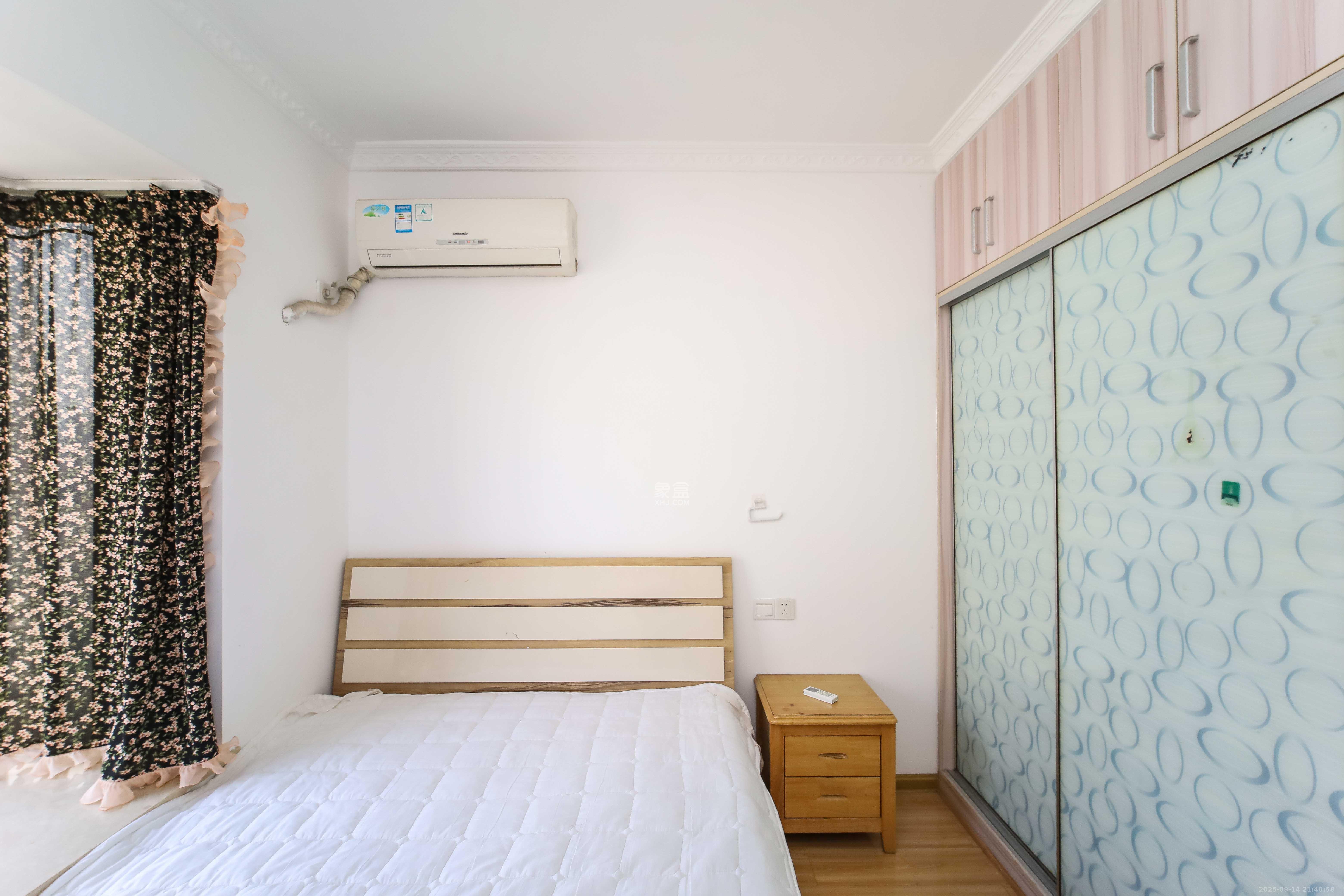 鸿基橄榄君庭  4室2厅2卫    96.0万 鸿基橄榄君庭  4室2厅2卫    96.0万卧室