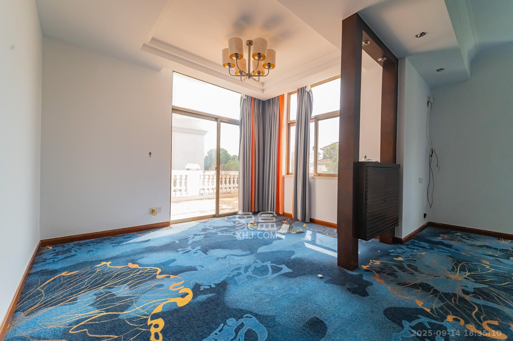 碧桂园威尼斯城  5室2厅3卫    706.88万卧室