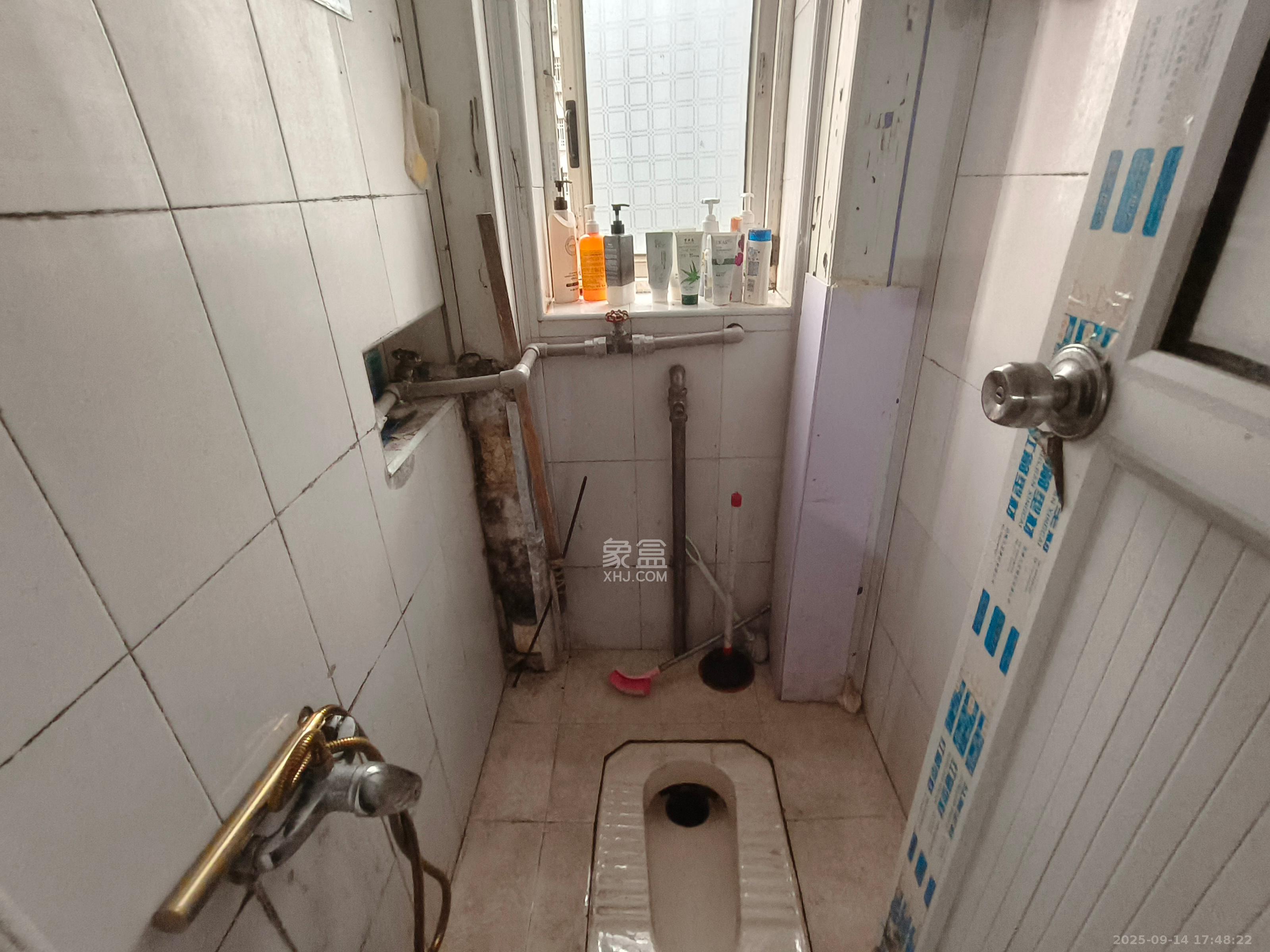 一步两搭桥  3室1厅1卫    1600.0元/月室内图