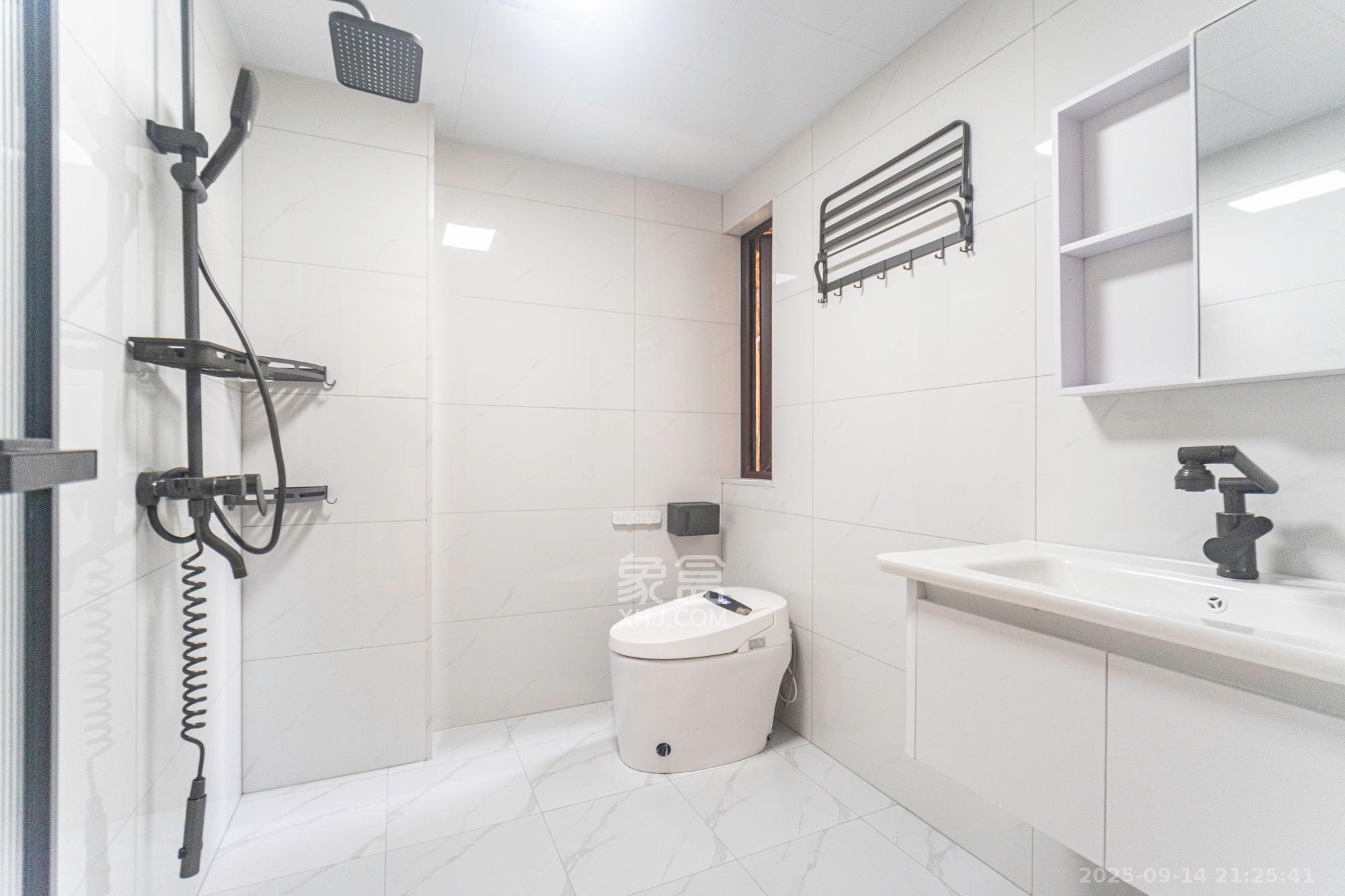 东方美地  4室2厅2卫    99.8万卫生间