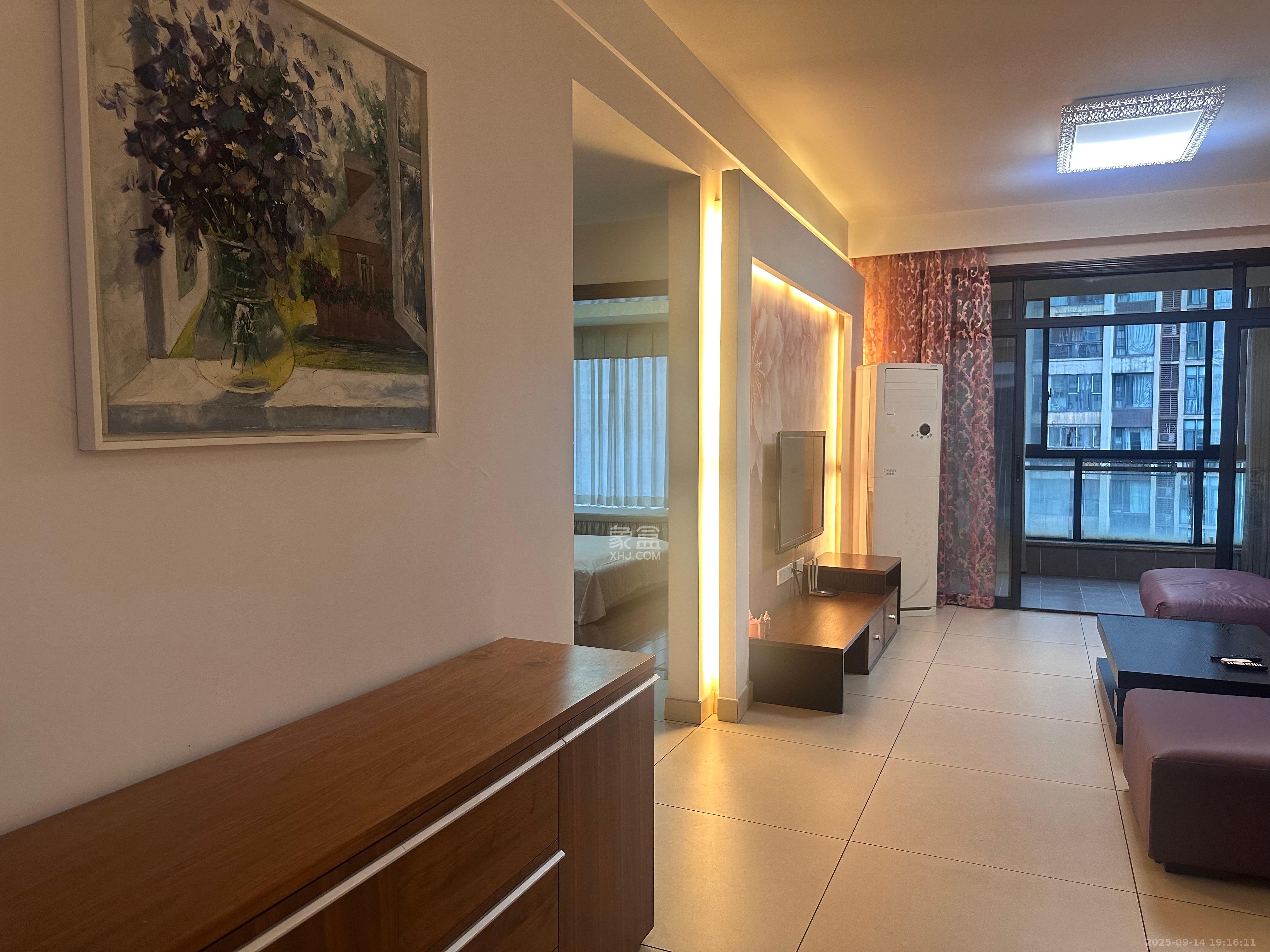 藏珑湖上国际花园 2室2厅1卫 2800.0元/月 藏珑湖上国际花园 2室2厅1卫 2800.0元/月室内图