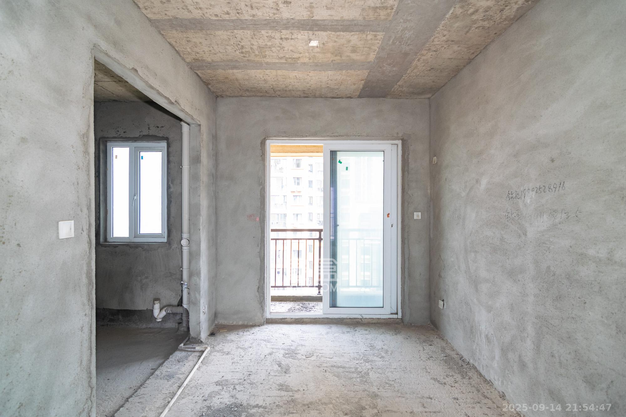 富兴悦府(富兴学府名邸) 4室2厅2卫 73.0万 富兴悦府(富兴学府名邸) 4室2厅2卫 73.0万客厅