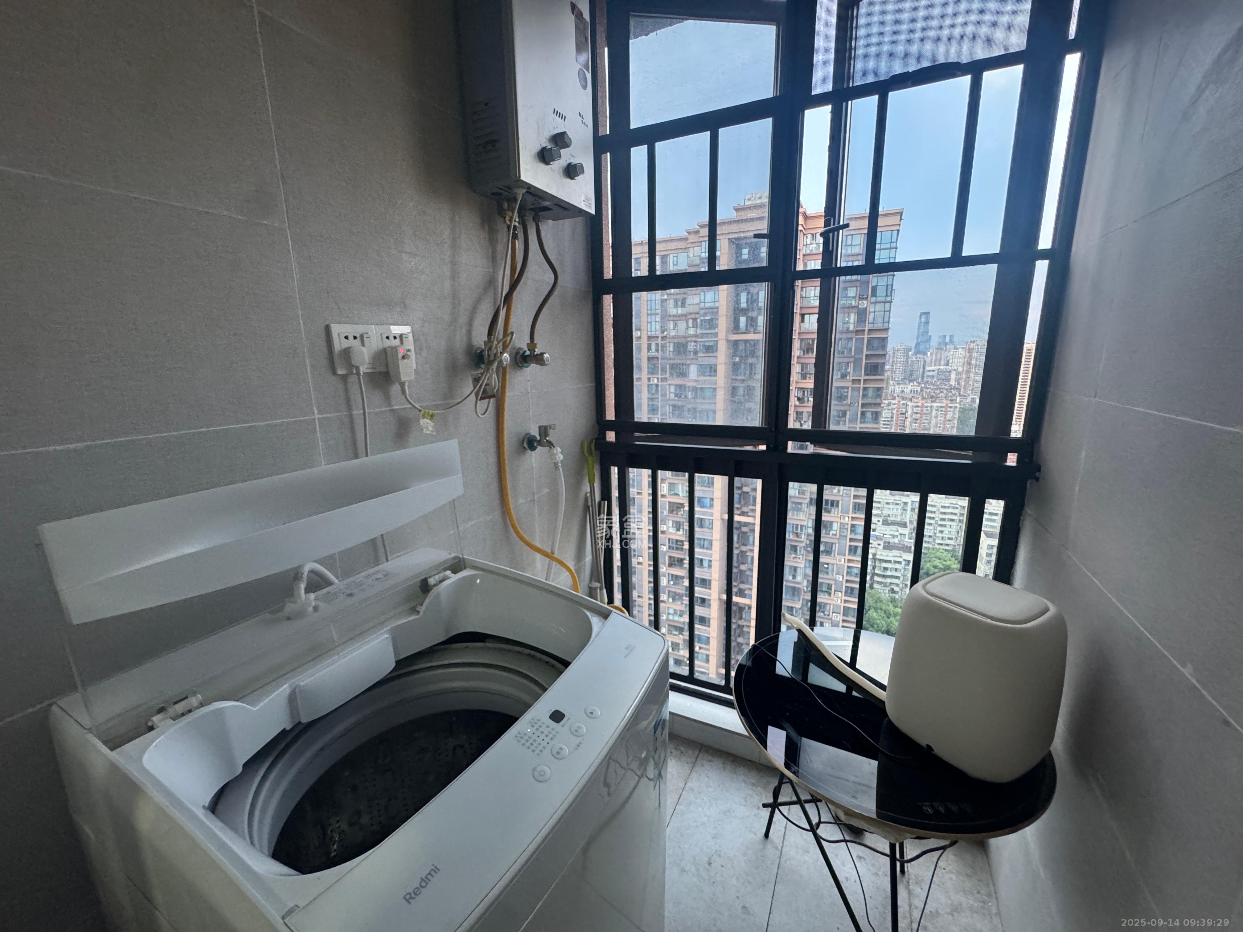 荣悦台 1室1厅1卫 1800.0元/月 荣悦台 1室1厅1卫 1800.0元/月室内图