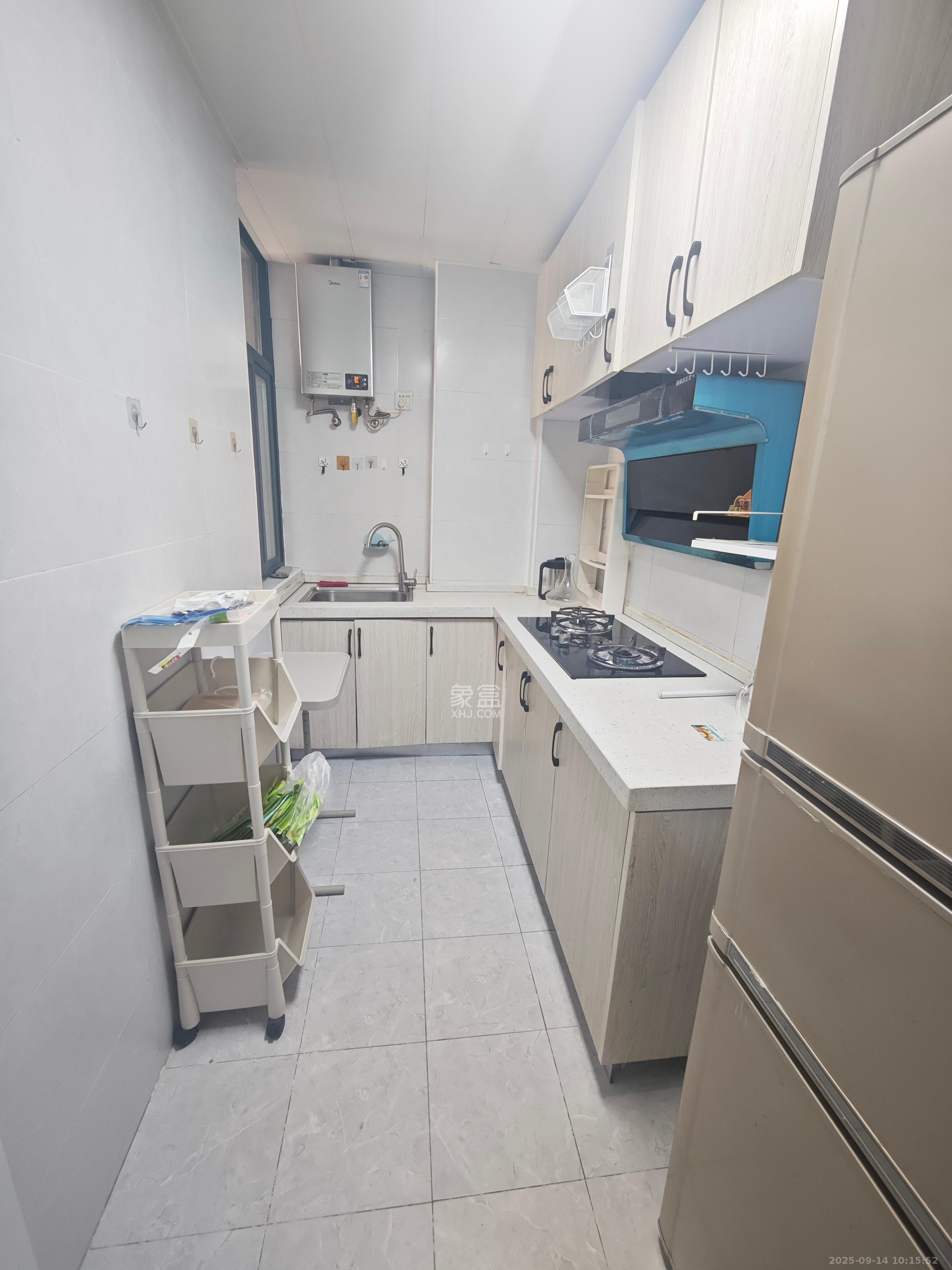 洋湖时代  3室2厅1卫    1900.0元/月室内图