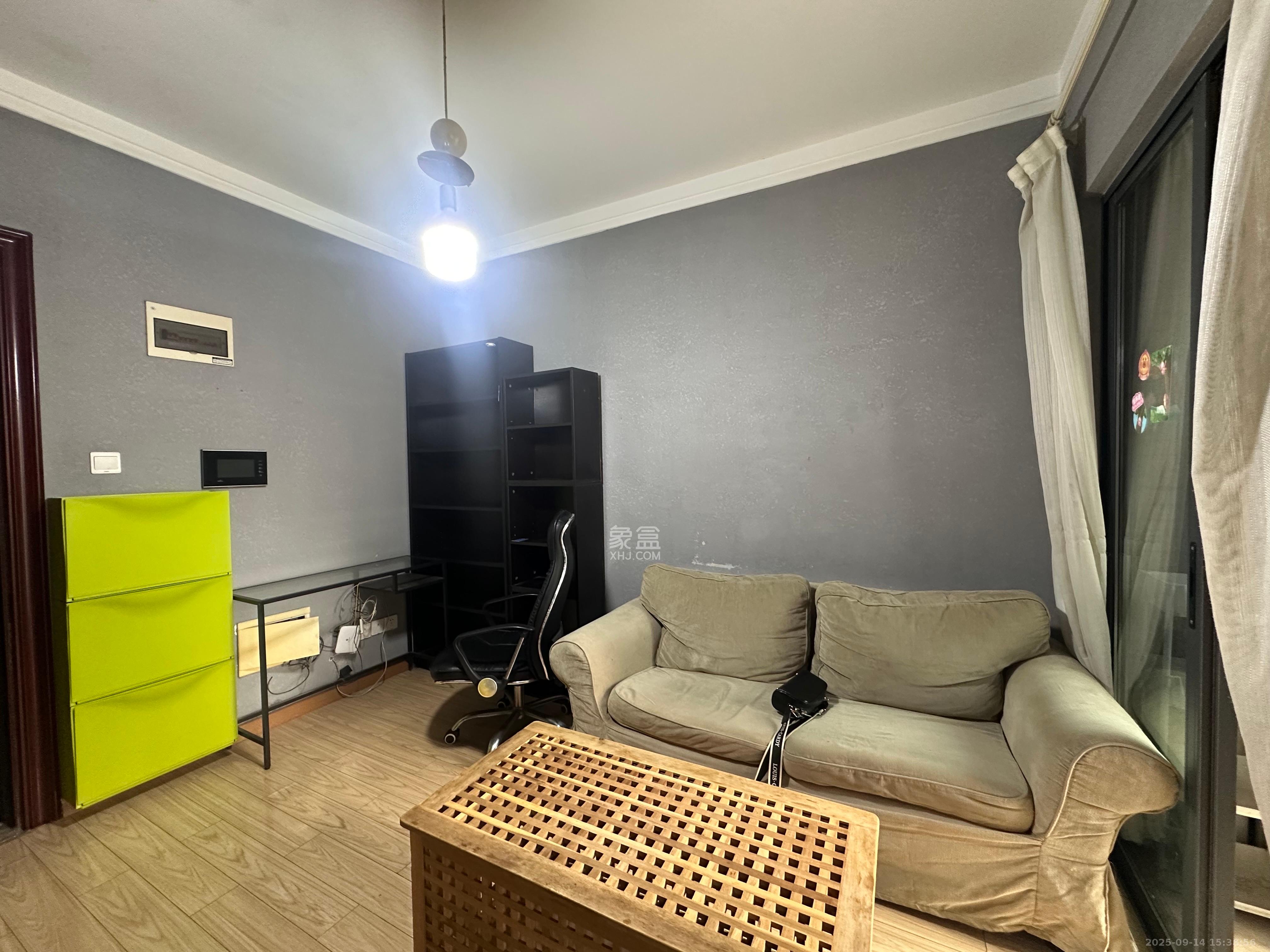 藏珑湖上国际花园 1室1厅1卫 1750.0元/月 藏珑湖上国际花园 1室1厅1卫 1750.0元/月室内图