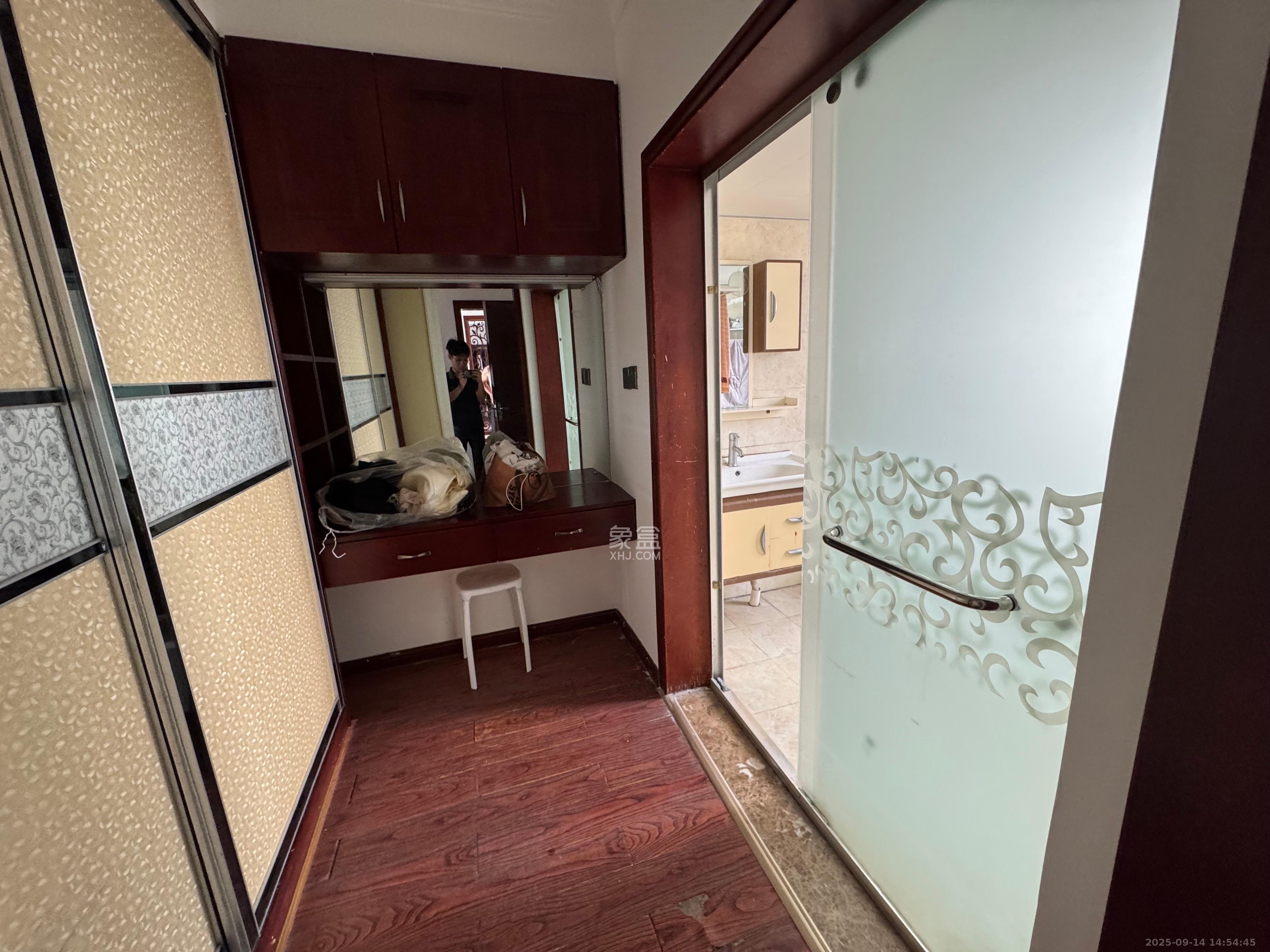 万国城(当代满庭春MOMA)一期 1室2厅2卫 2500.0元/月 万国城(当代满庭春MOMA)一期 1室2厅2卫 2500.0元/月室内图