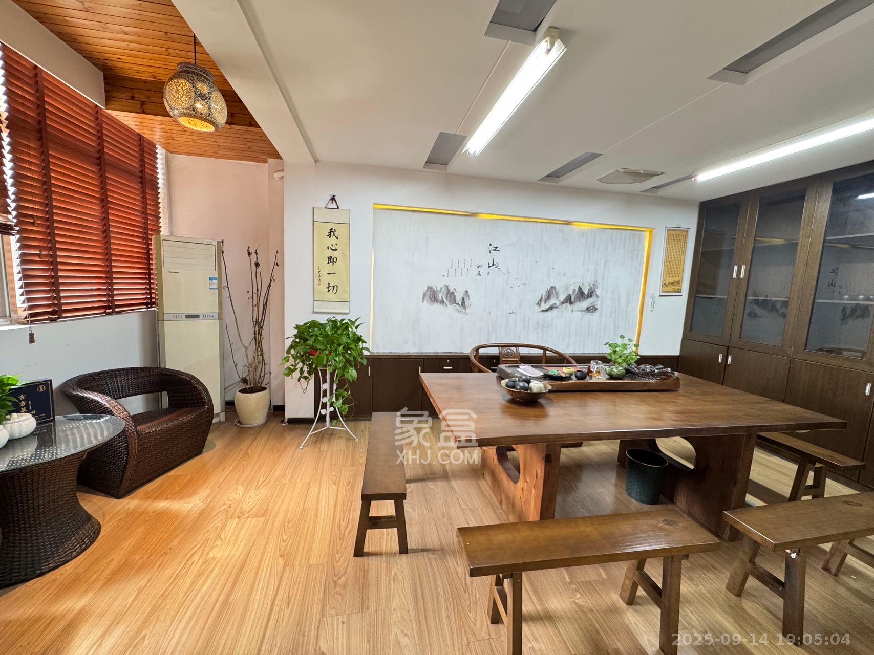 上河国际F座  2室1厅1卫   2200.00元/月