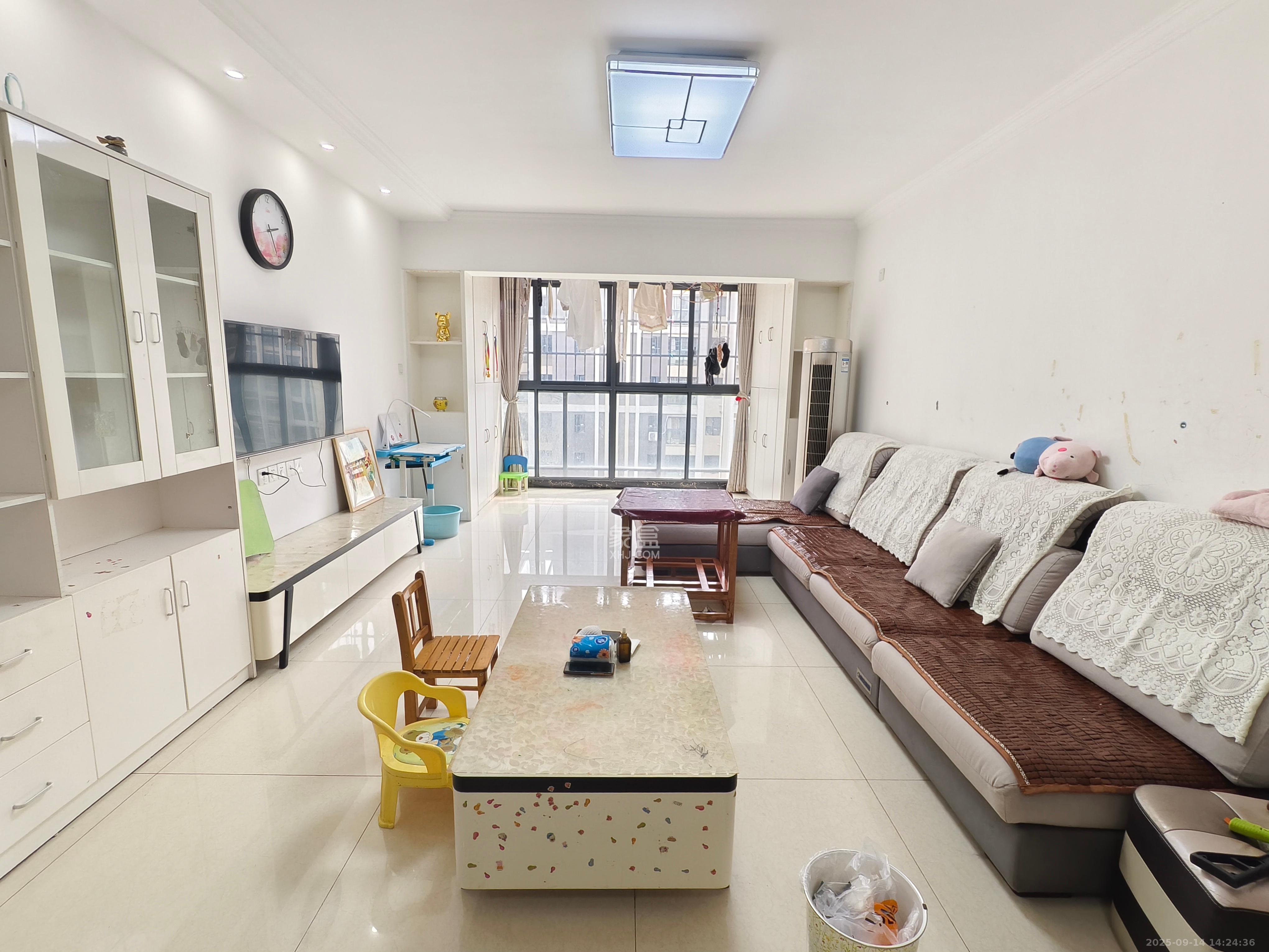 蓝山郡  3室2厅2卫    2500.0元/月 蓝山郡  3室2厅2卫    2500.0元/月室内图