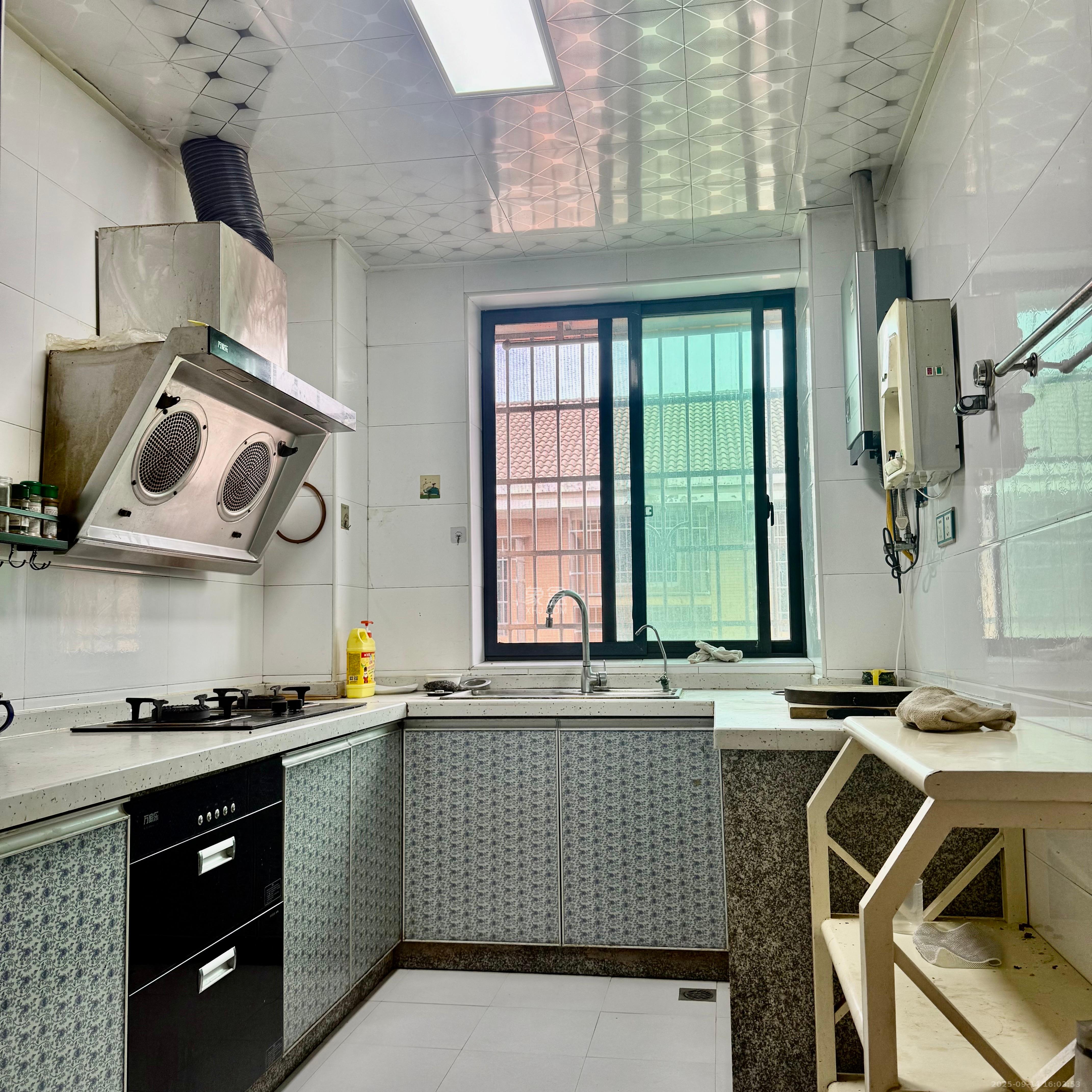 大桥四区 3室2厅2卫 2700.0元/月 大桥四区 3室2厅2卫 2700.0元/月室内图