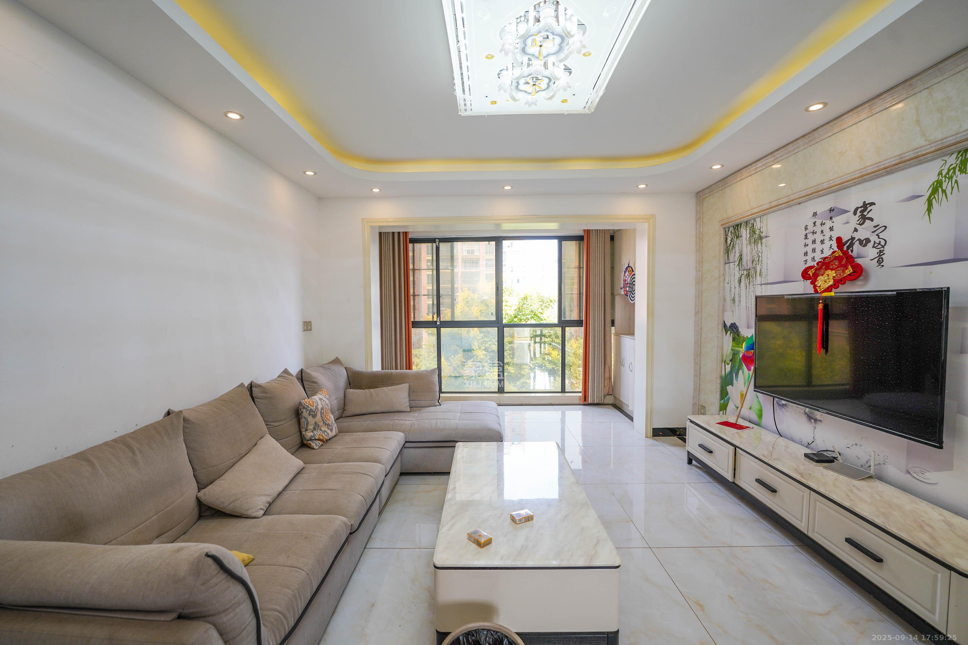 金谷豪庭 4室2厅2卫 69.8万 金谷豪庭 4室2厅2卫 69.8万客厅