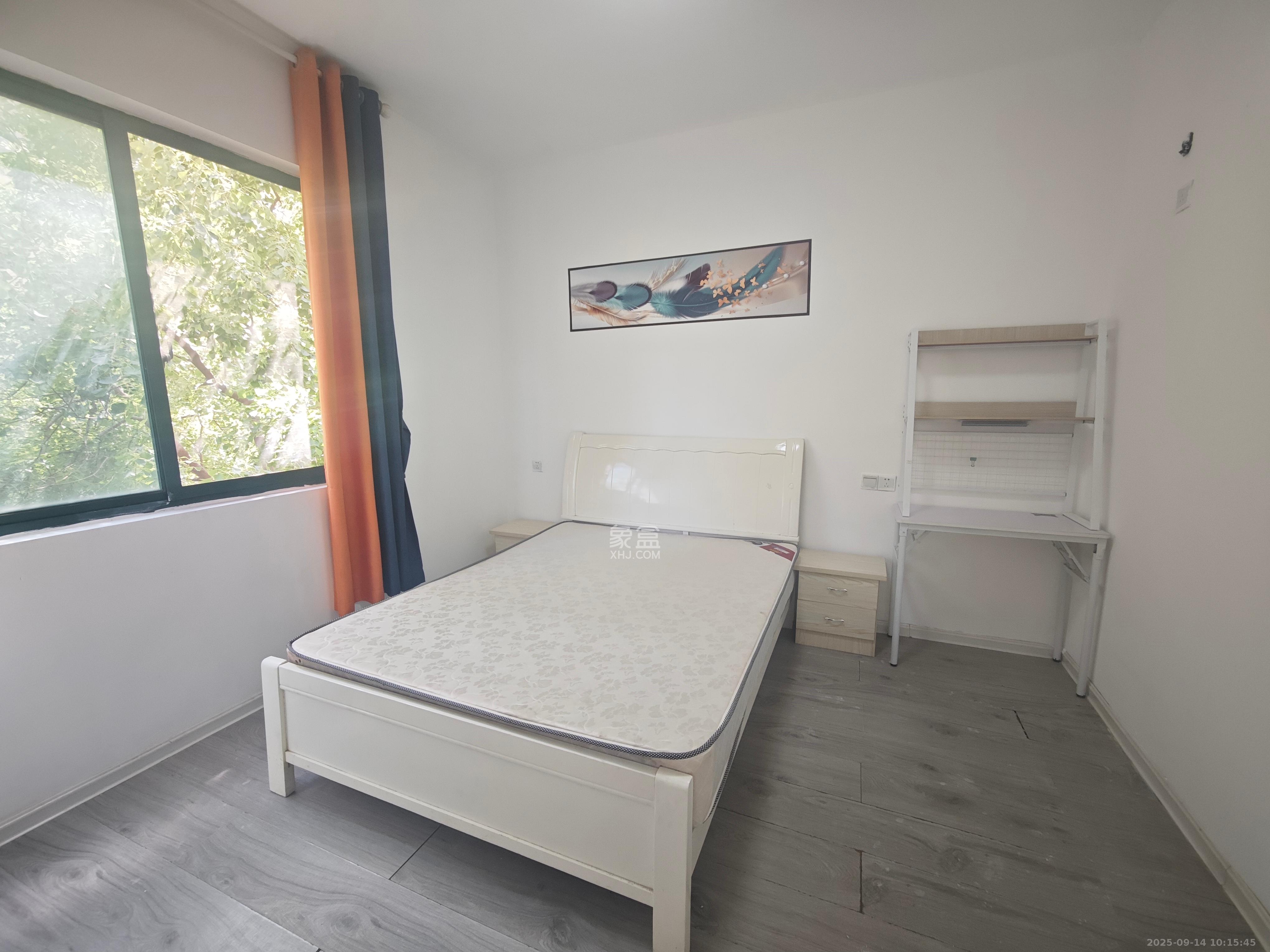 洋湖时代  3室2厅1卫    1900.0元/月室内图